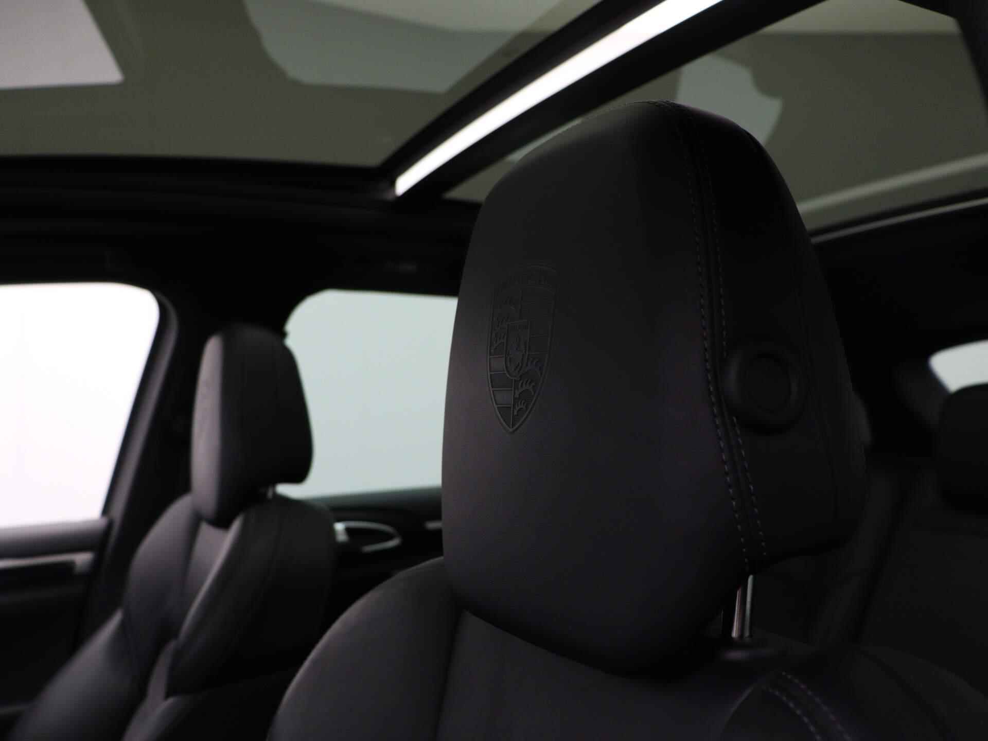 Porsche Cayenne 3.0 S E-Hybrid Platinum Edition | Automaat | Camera | Panoramadak | Luchtvering | Bose Audio | Navigatie | Climate Control | Parkeersensoren | Stoelverwarming | Elektrische Achterklep | LED | Leder | Hybride | - 29/35