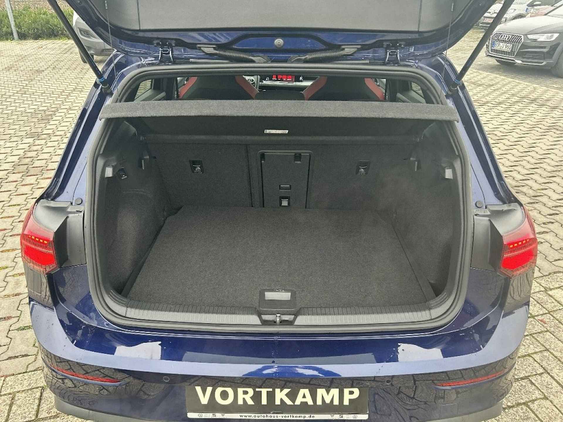 VOLKSWAGEN Golf 2.0 TSI DSG GTI PANO-DAK/H&amp;K/CAMERA/TREKHAAK/CARPLAY/NAVI/ACC - 10/31