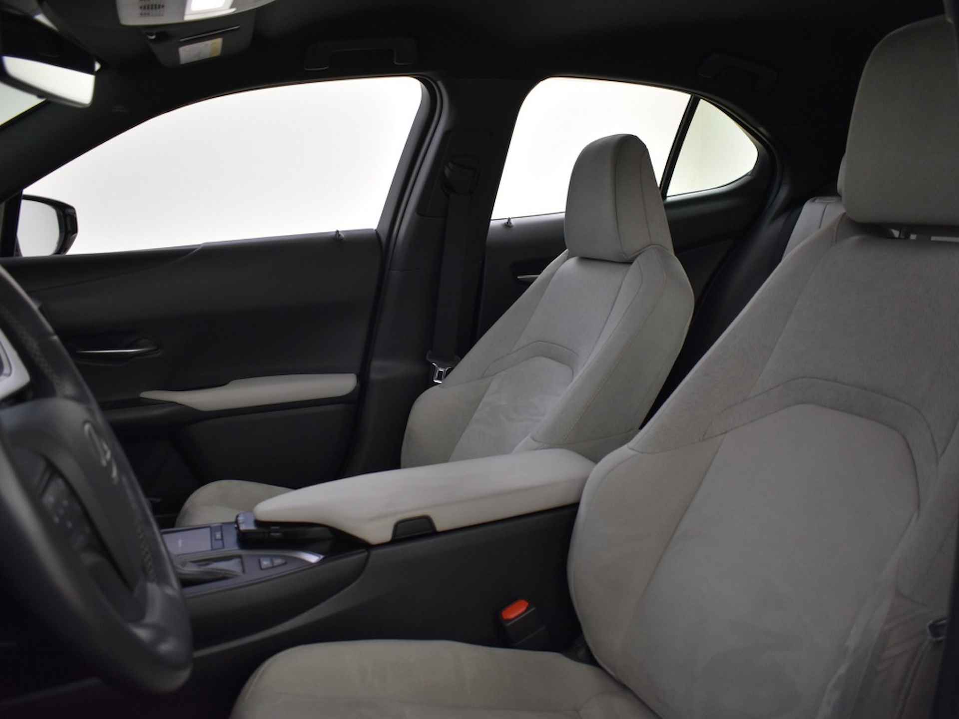 Lexus UX 250h Business Edition | Navi | Stuur- & stoelverwarming - 4/34