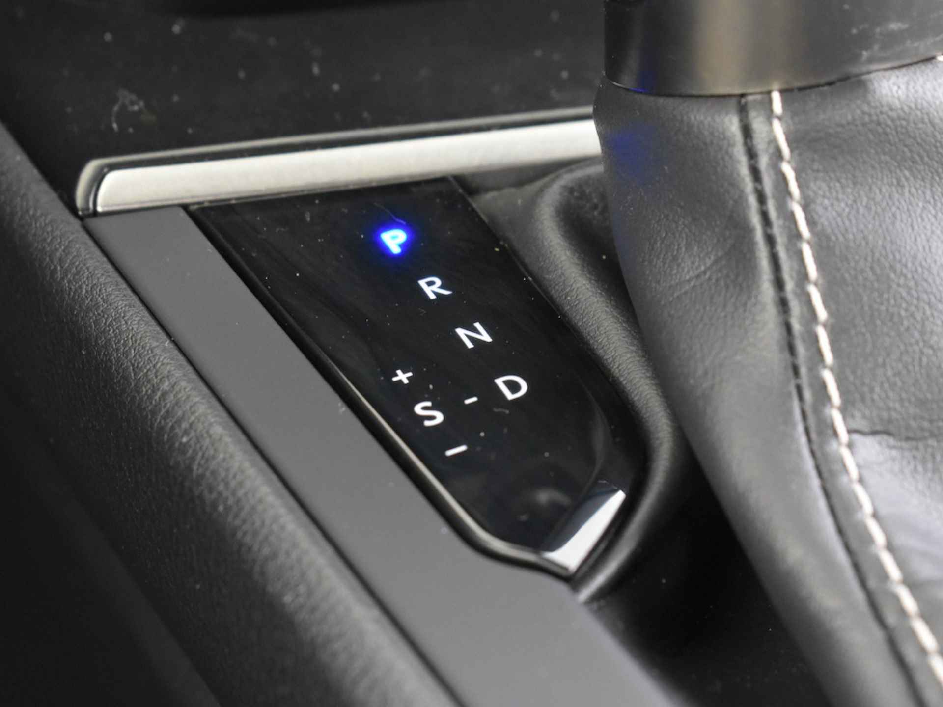 Lexus UX 250h Business Edition | Navi | Stuur- & stoelverwarming - 27/34