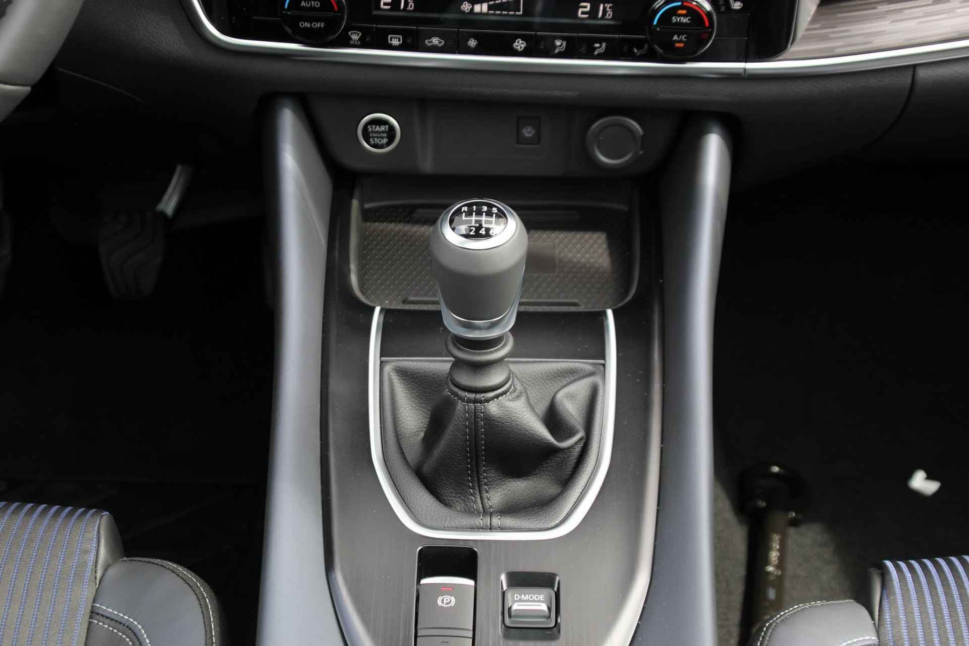 Nissan Qashqai 1.3 MHEV Tekna Design + Cold Pack | Panoramadak | Stuur- + Stoelverwarming | 360° Camera | Adapt. Cruise Control | Head-Up Display | Rijklaarprijs! - 19/24