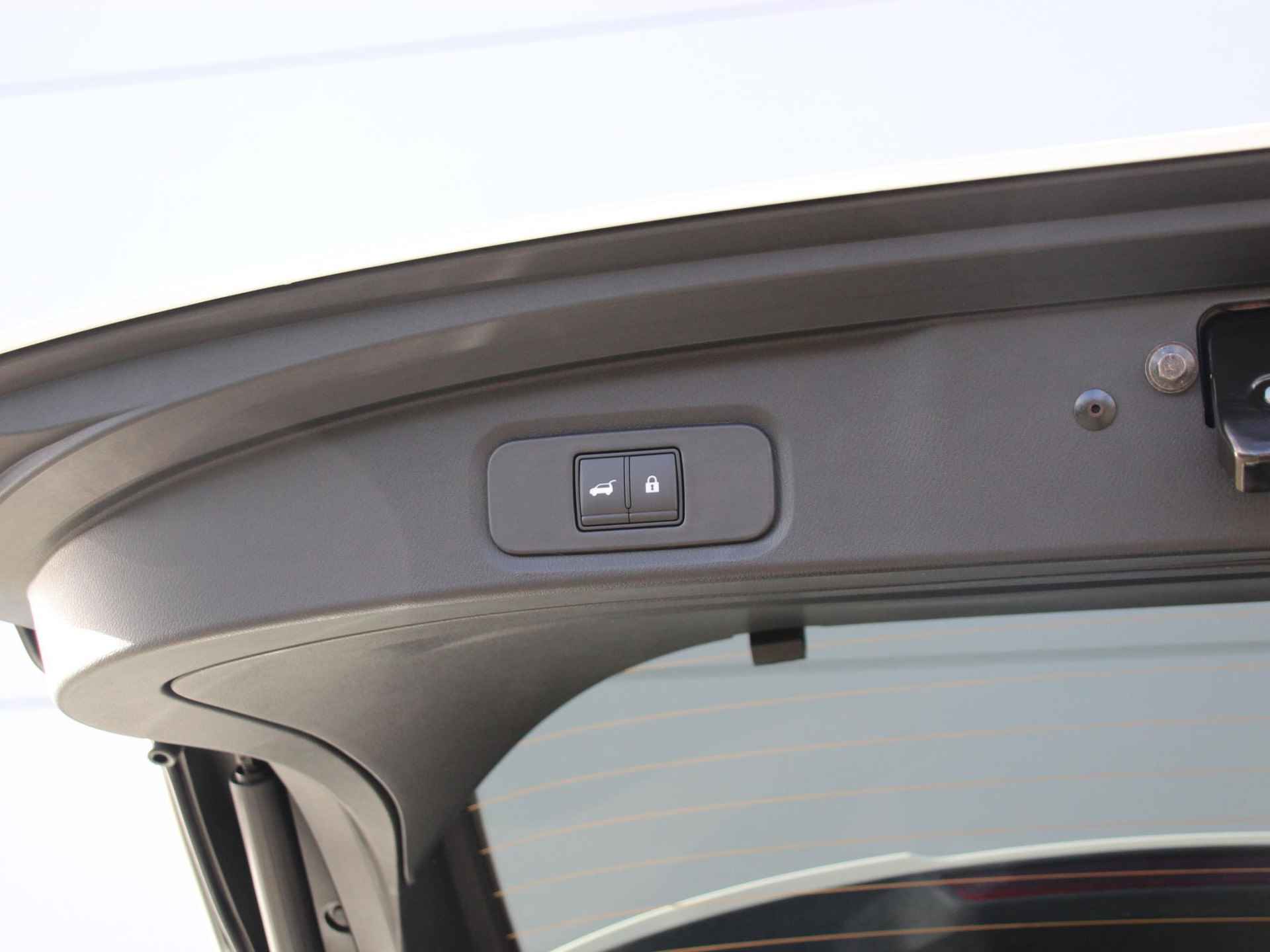 Nissan Qashqai 1.3 MHEV Tekna Design + Cold Pack | Panoramadak | Stuur- + Stoelverwarming | 360° Camera | Adapt. Cruise Control | Head-Up Display | Rijklaarprijs! - 23/24
