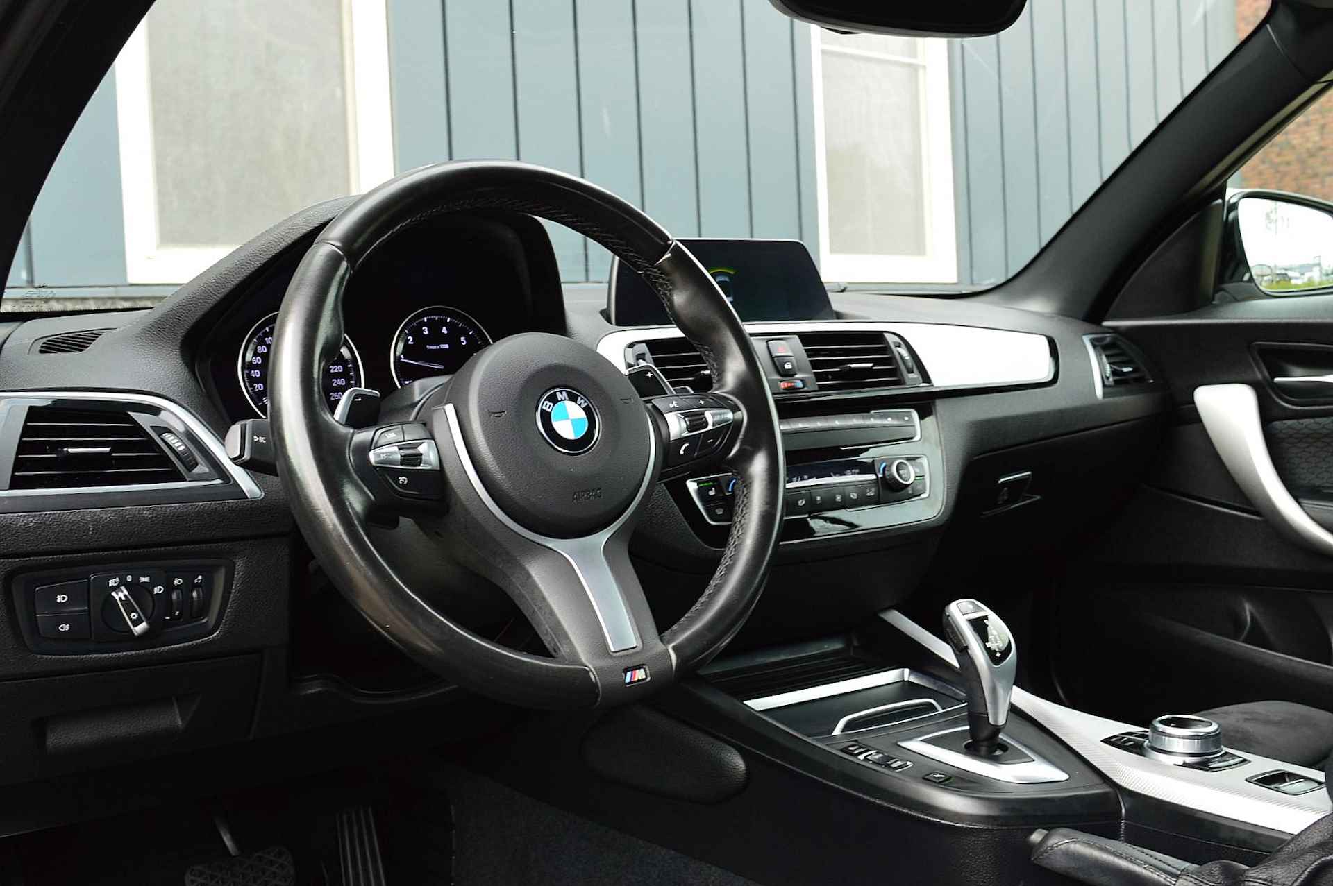 BMW 2 Serie Cabrio 220i M-Sport Rijklaarprijs-Garantie Navigatie Led Airco Trekhaak Sport Interieur. - 11/34