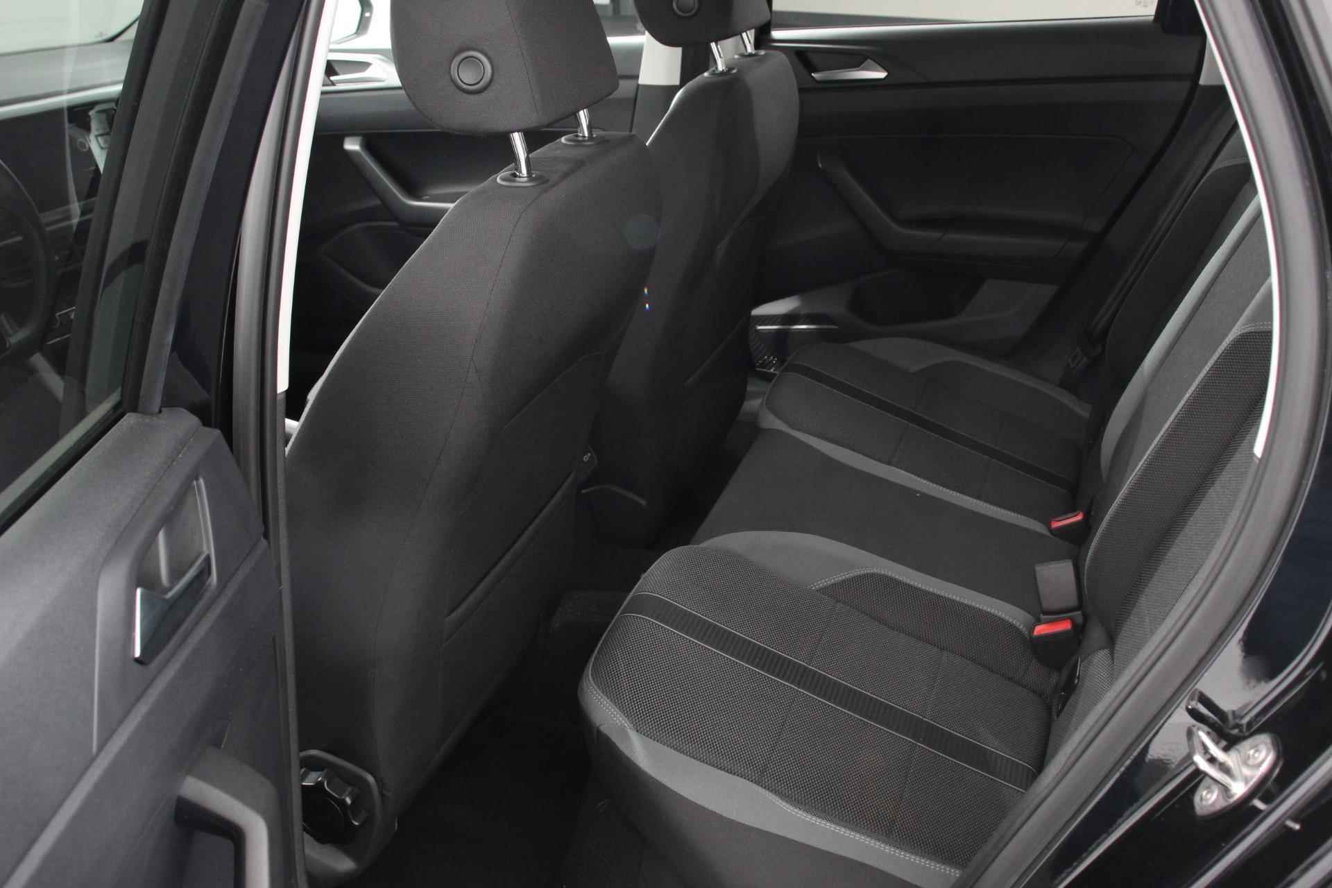 Volkswagen Polo 1.0 TSI 110pk DSG Highline | Navigatie | Apple Carplay/Android auto | Afneembare trekhaak | Parkeersensoren | Adaptive Cruise Control | Verwarmbare voorstoelen | Extra getint glas | Climate Control - 11/31