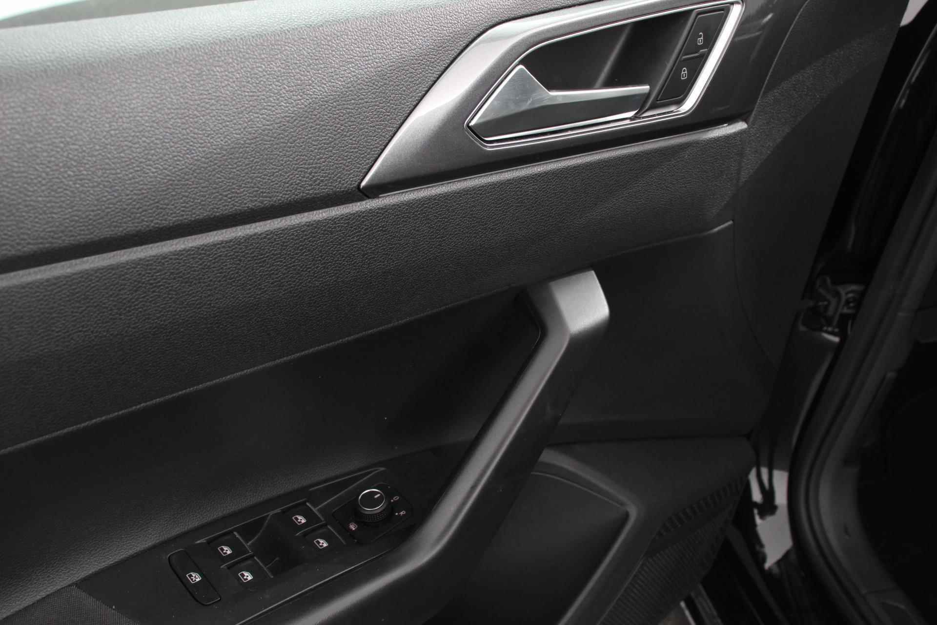 Volkswagen Polo 1.0 TSI 110pk DSG Highline | Navigatie | Apple Carplay/Android auto | Afneembare trekhaak | Parkeersensoren | Adaptive Cruise Control | Verwarmbare voorstoelen | Extra getint glas | Climate Control - 12/31