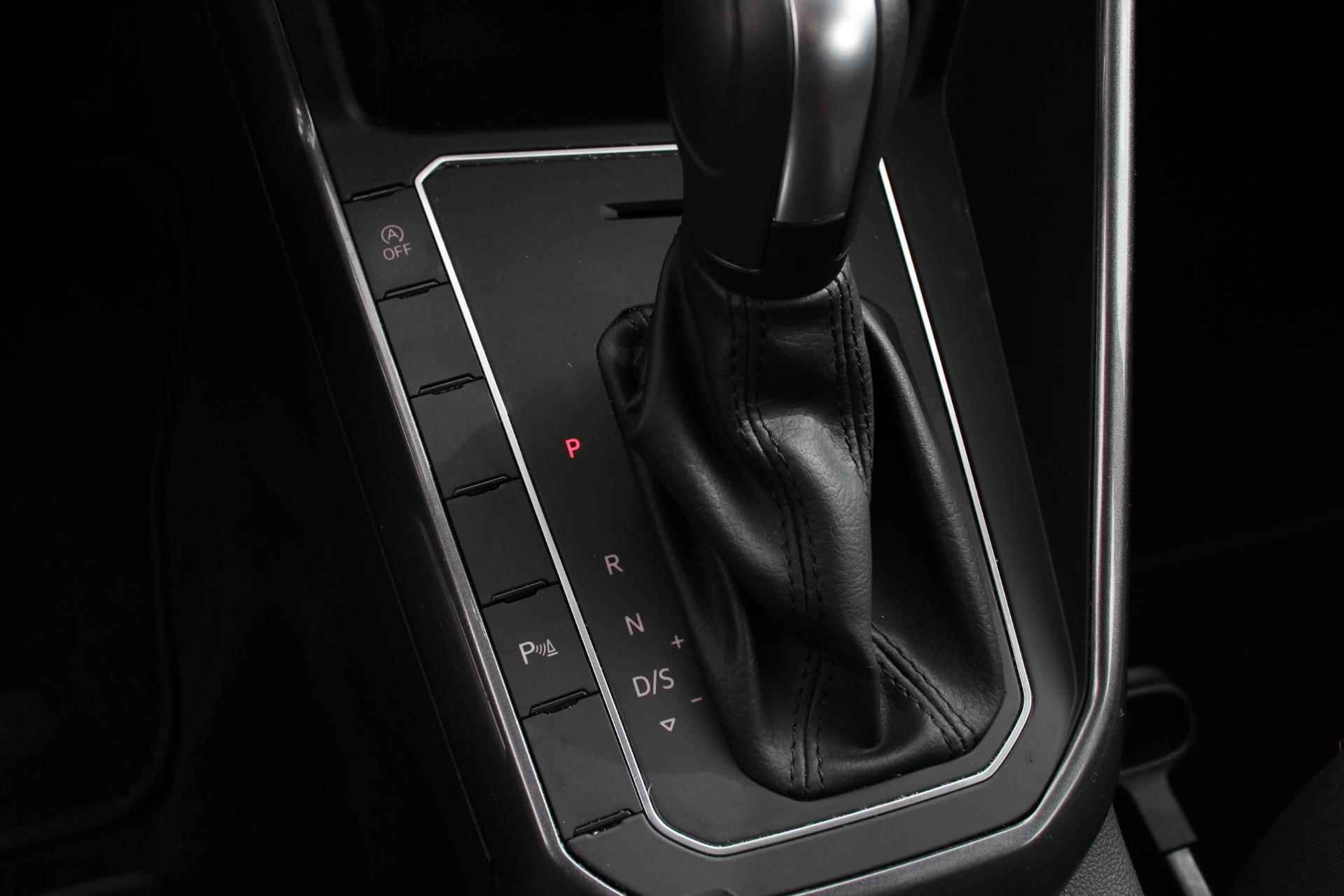 Volkswagen Polo 1.0 TSI 110pk DSG Highline | Navigatie | Apple Carplay/Android auto | Afneembare trekhaak | Parkeersensoren | Adaptive Cruise Control | Verwarmbare voorstoelen | Extra getint glas | Climate Control - 17/31