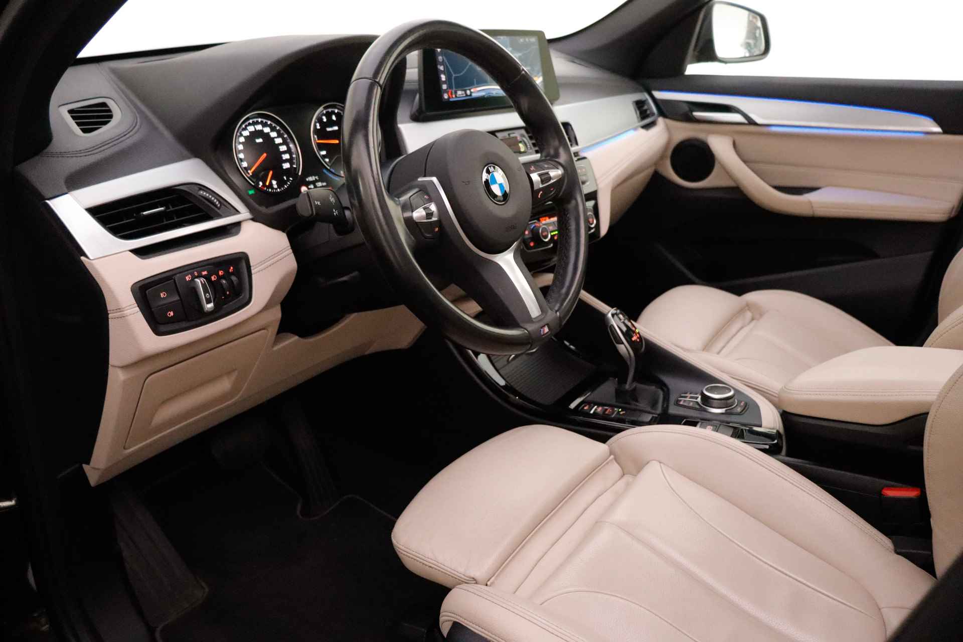 BMW X1 20iA Nw Mod.LUXURY Edition PANO/CAMERA/HEAD UP/LEDER/STOELVERW./AFN TREKHAAK/DAB/LMV 18'' - 16/31