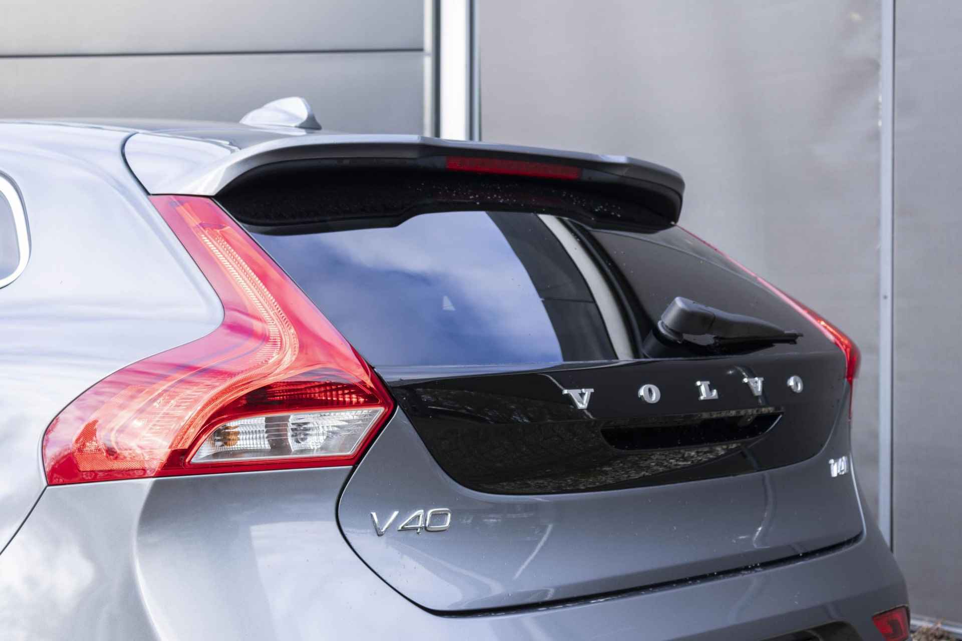 Volvo V40 T4 Automaat Business Sport | Panoramadak | Trekhaak afneembaar  |  Lederen Interieur | Parkeercamera | Park Assist voor en achter | Parkeerverwarming | Volvo on Call - 12/33
