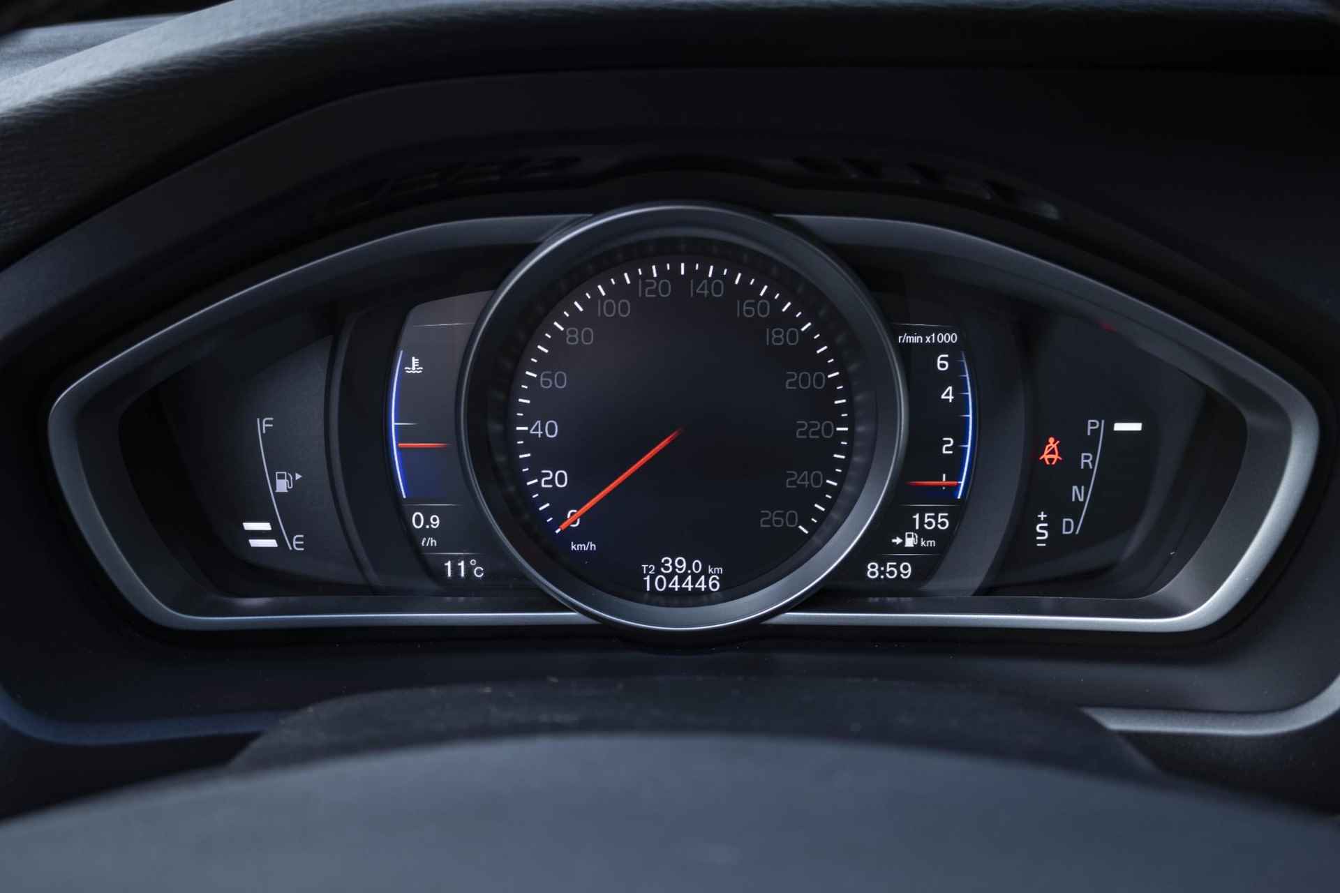 Volvo V40 T4 Automaat Business Sport | Panoramadak | Trekhaak afneembaar  |  Lederen Interieur | Parkeercamera | Park Assist voor en achter | Parkeerverwarming | Volvo on Call - 18/33