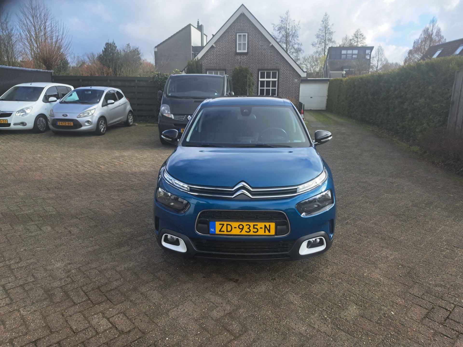 Citroen C4 Cactus 1.2 PureTech Shine - 2/18