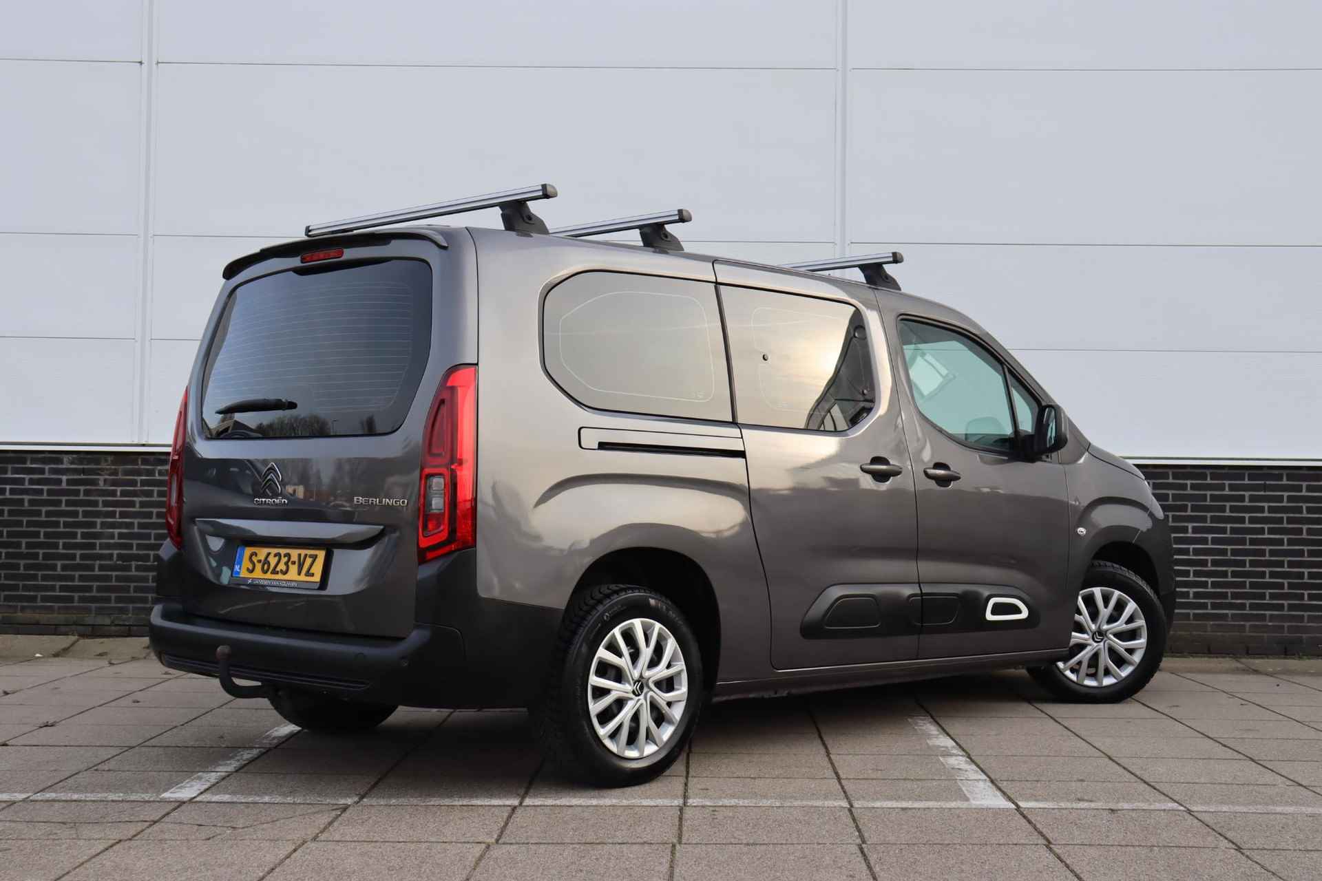 Citroen Berlingo XL 1.2 PureTech Feel *Trekhaak * Navigatie * Achteruitrijcamera - 4/44