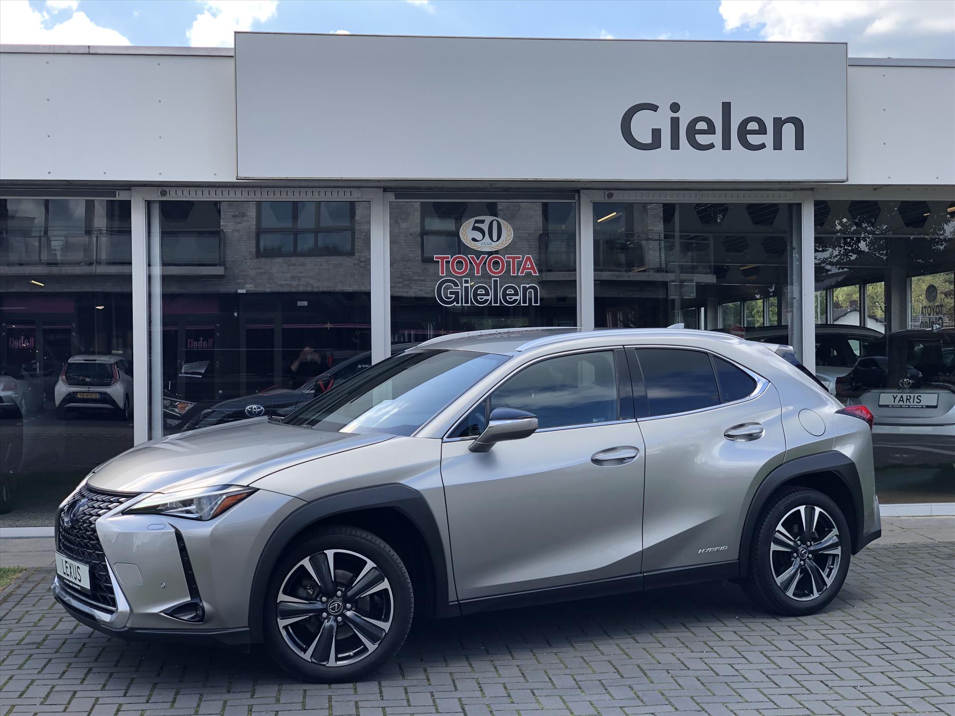 Lexus Ux 250h 184pk Preference Line | Dodehoekherkenning, Parkeersensoren, Keyless, 18 inch, CarPlay, Stoel + Stuurverwarming