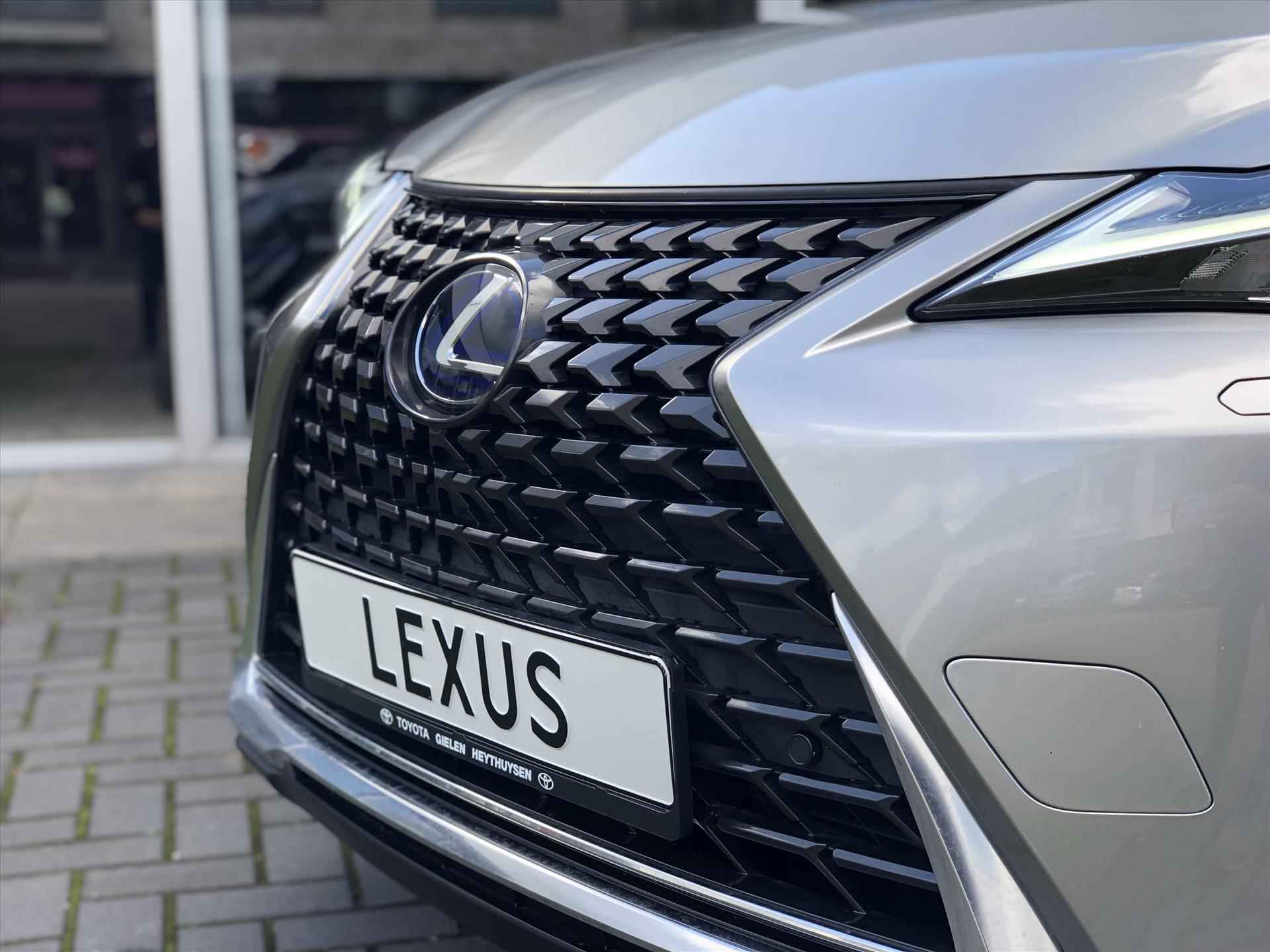 Lexus Ux 250h 184pk Preference Line | Dodehoekherkenning, Parkeersensoren, Keyless, 18 inch, CarPlay, Stoel + Stuurverwarming - 2/38