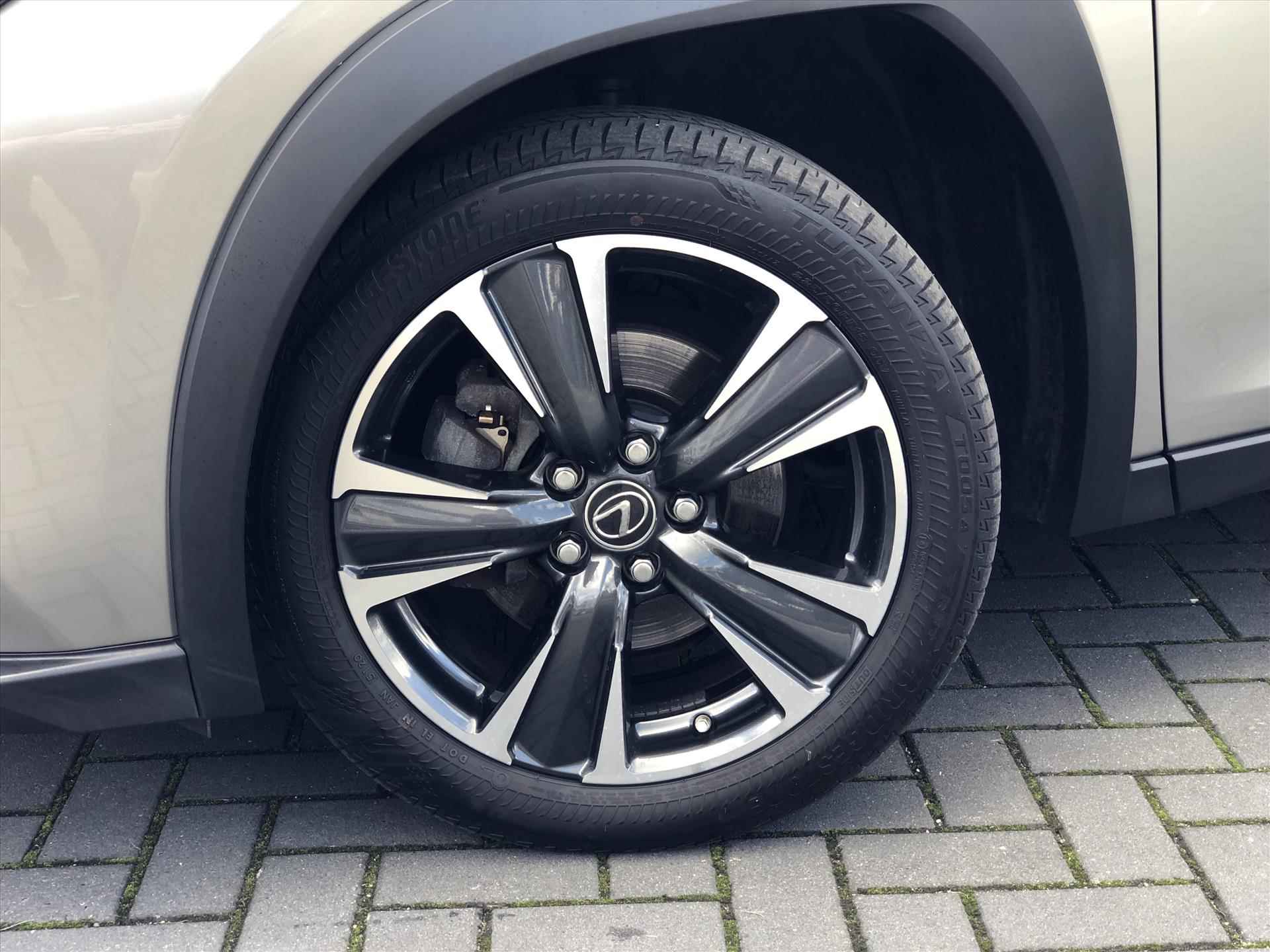 Lexus Ux 250h 184pk Preference Line | Dodehoekherkenning, Parkeersensoren, Keyless, 18 inch, CarPlay, Stoel + Stuurverwarming - 7/38