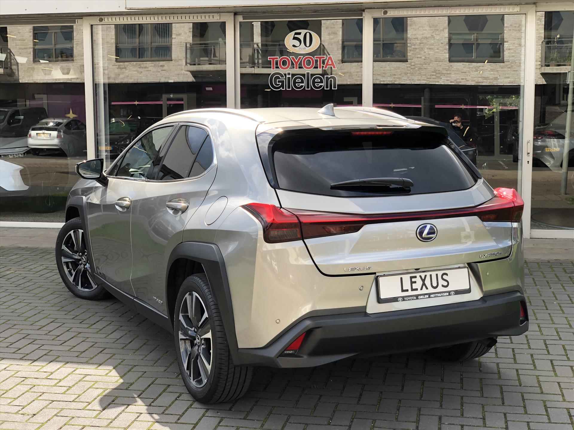 Lexus Ux 250h 184pk Preference Line | Dodehoekherkenning, Parkeersensoren, Keyless, 18 inch, CarPlay, Stoel + Stuurverwarming - 36/38