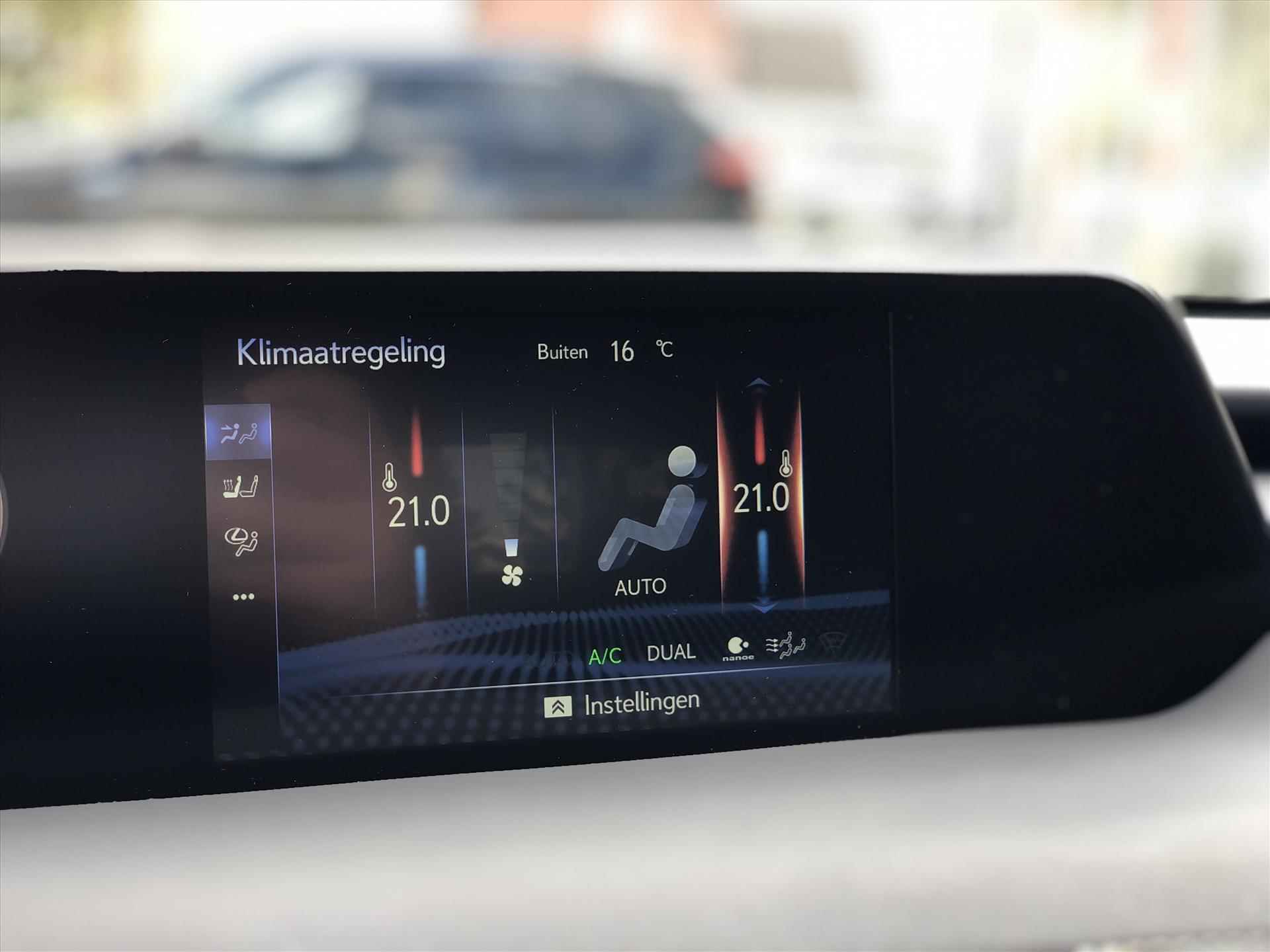 Lexus Ux 250h 184pk Preference Line | Dodehoekherkenning, Parkeersensoren, Keyless, 18 inch, CarPlay, Stoel + Stuurverwarming - 29/37