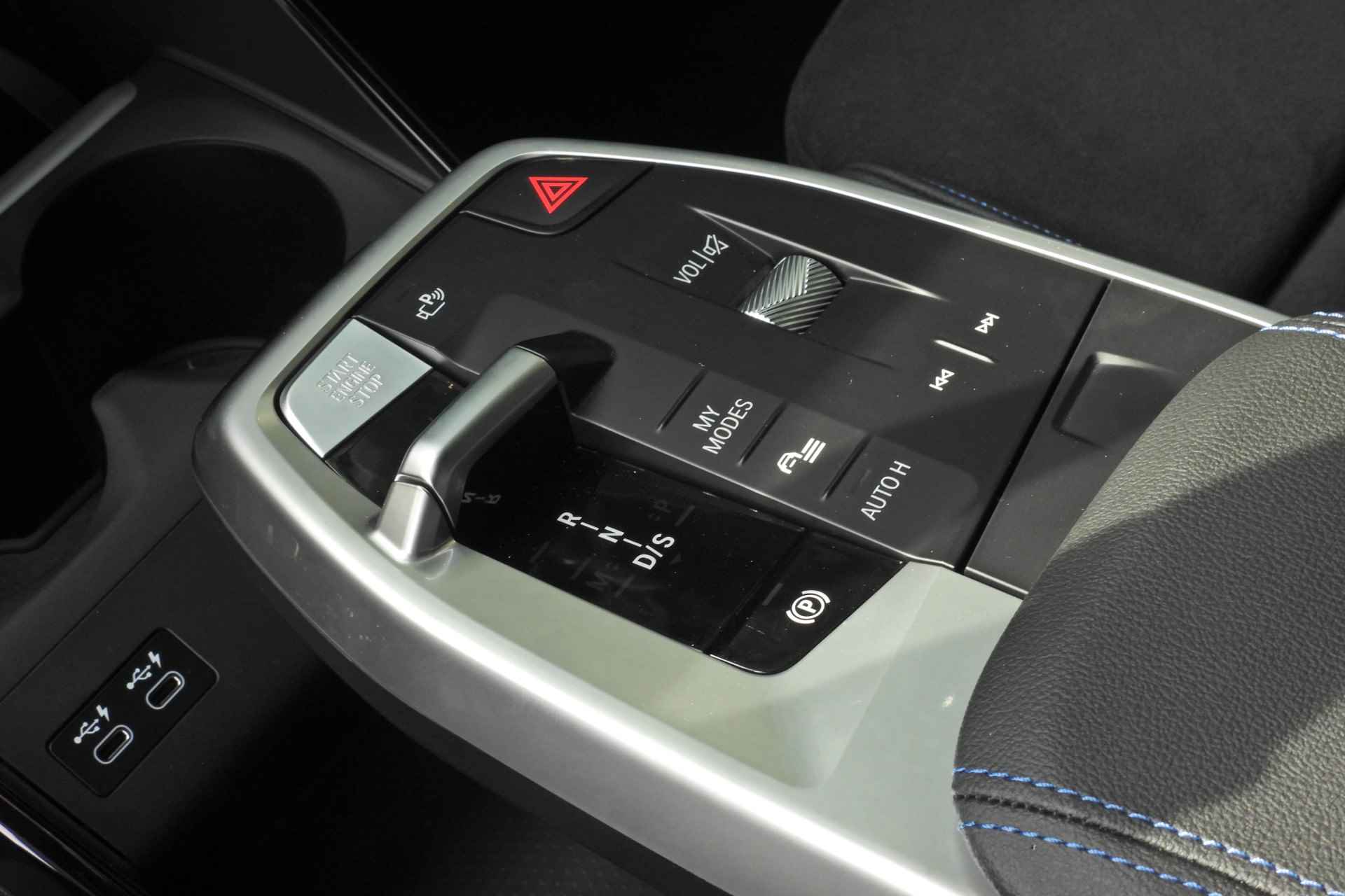 BMW 2 Serie Active Tourer 223i M Sport Automaat / Sportstoelen / Adaptieve LED / Adaptief M Onderstel / Parking Assistant Plus / Head-Up / Comfort Access - 19/40