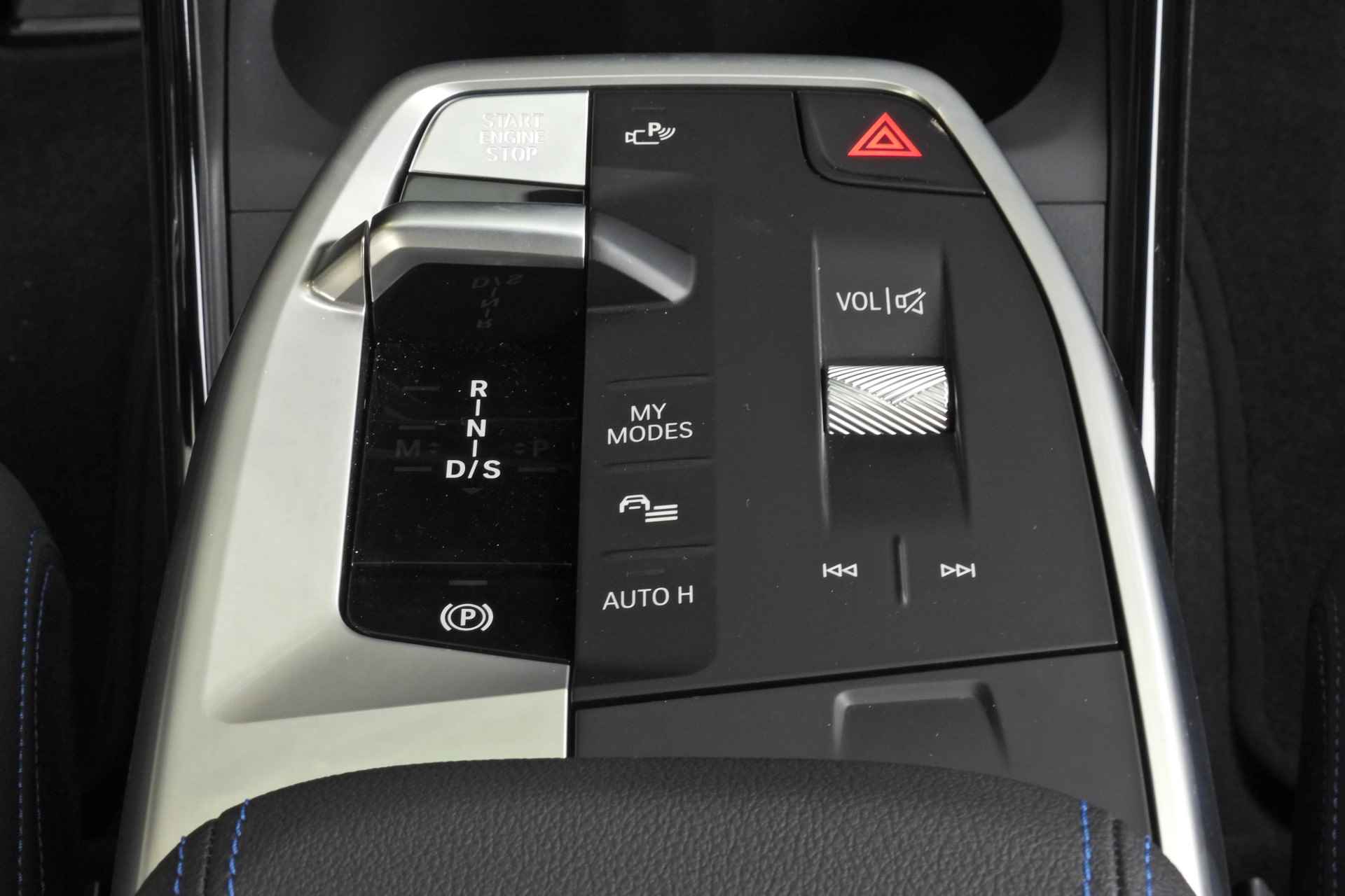 BMW 2 Serie Active Tourer 223i M Sport Automaat / Sportstoelen / Adaptieve LED / Adaptief M Onderstel / Parking Assistant Plus / Head-Up / Comfort Access - 28/40