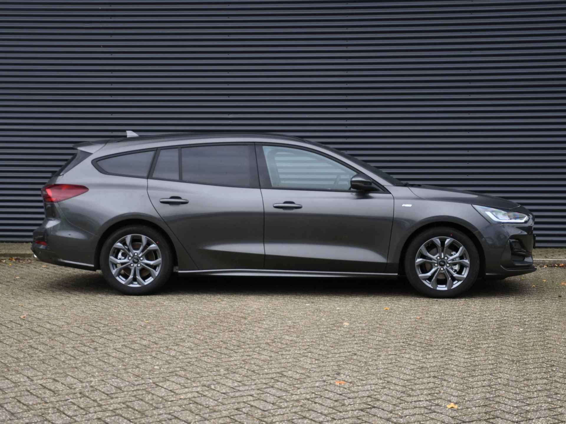 Ford Focus Wagon ST-Line 1.0 EcoBoost Hybrid 125pk WINTER PACK | ADAP. CRUISE | DODE HOEK | NAVI | APPLE CARPLAY | DAB | USB - 3/27