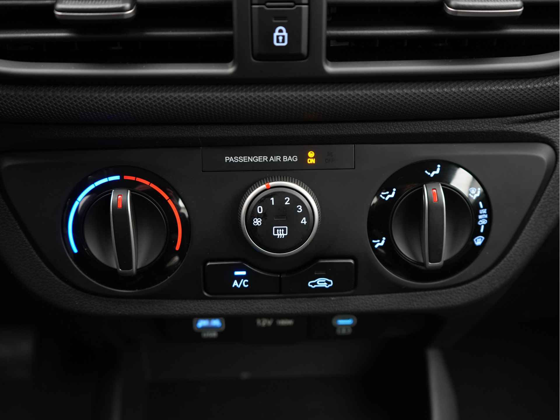 Hyundai i10 1.0 Comfort 5-zits AUTOMAAT | APPLE / ANDROID NAVIGATIE | AIRCO Uit voorraad leverbaar! - 22/41