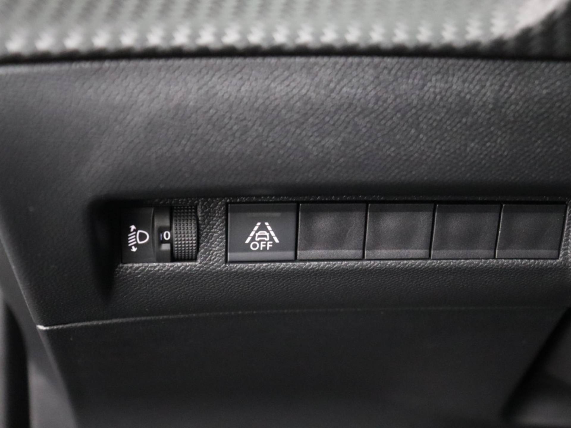 Peugeot 2008 1.2 PureTech Allure Pack | 130 PK | 17 Inch lichtmetaal Bi-Color | Apple Carplay & Android Auto | Achteruitrijcamera | Parkeersensoren achter | - 28/34