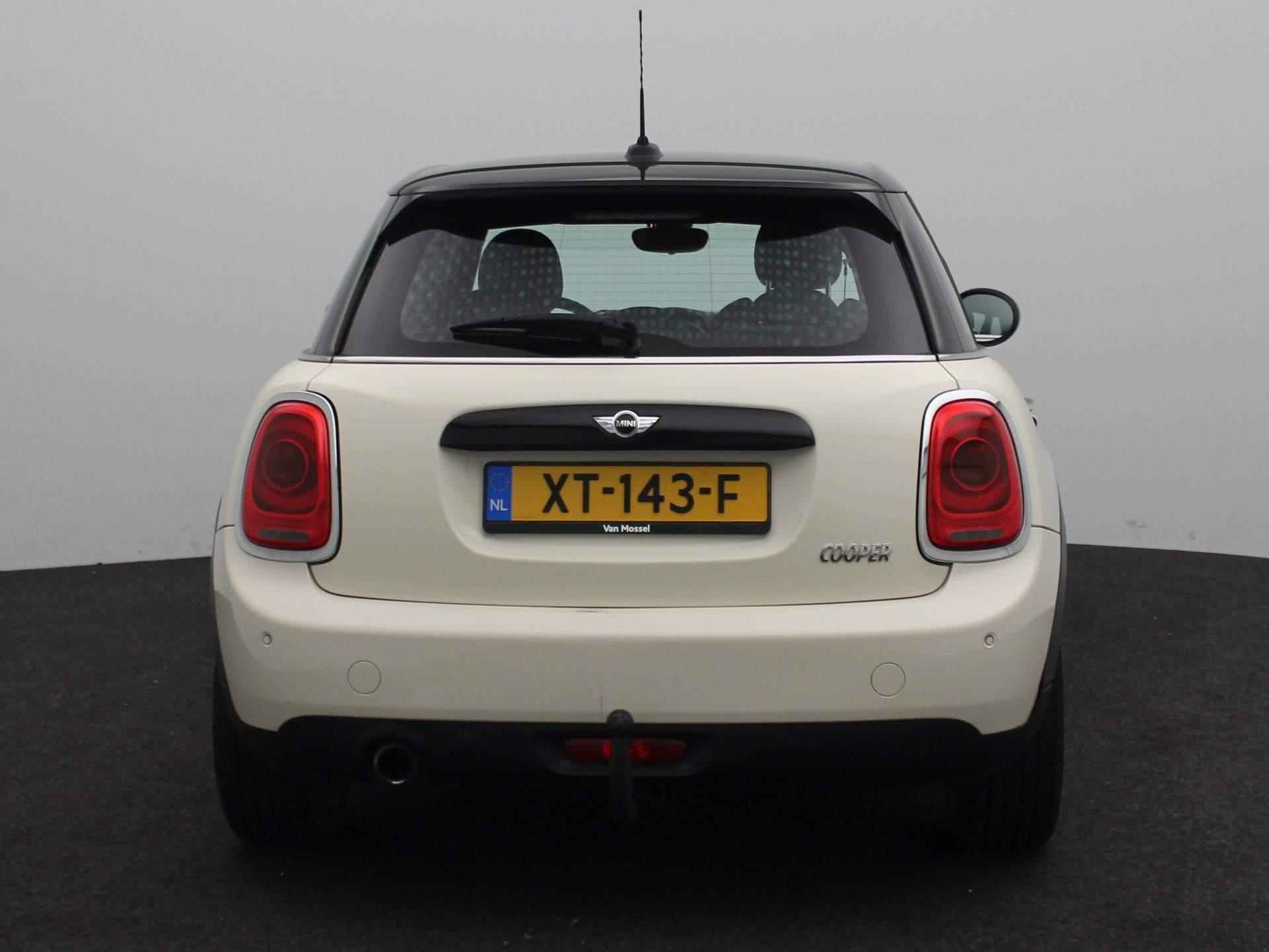 Mini Cooper 5drs. 1.5 Aut. Serious Business | Navi | Led Koplampen | Sportstoelen | Stoelverwarming | Climate Control | - 7/24