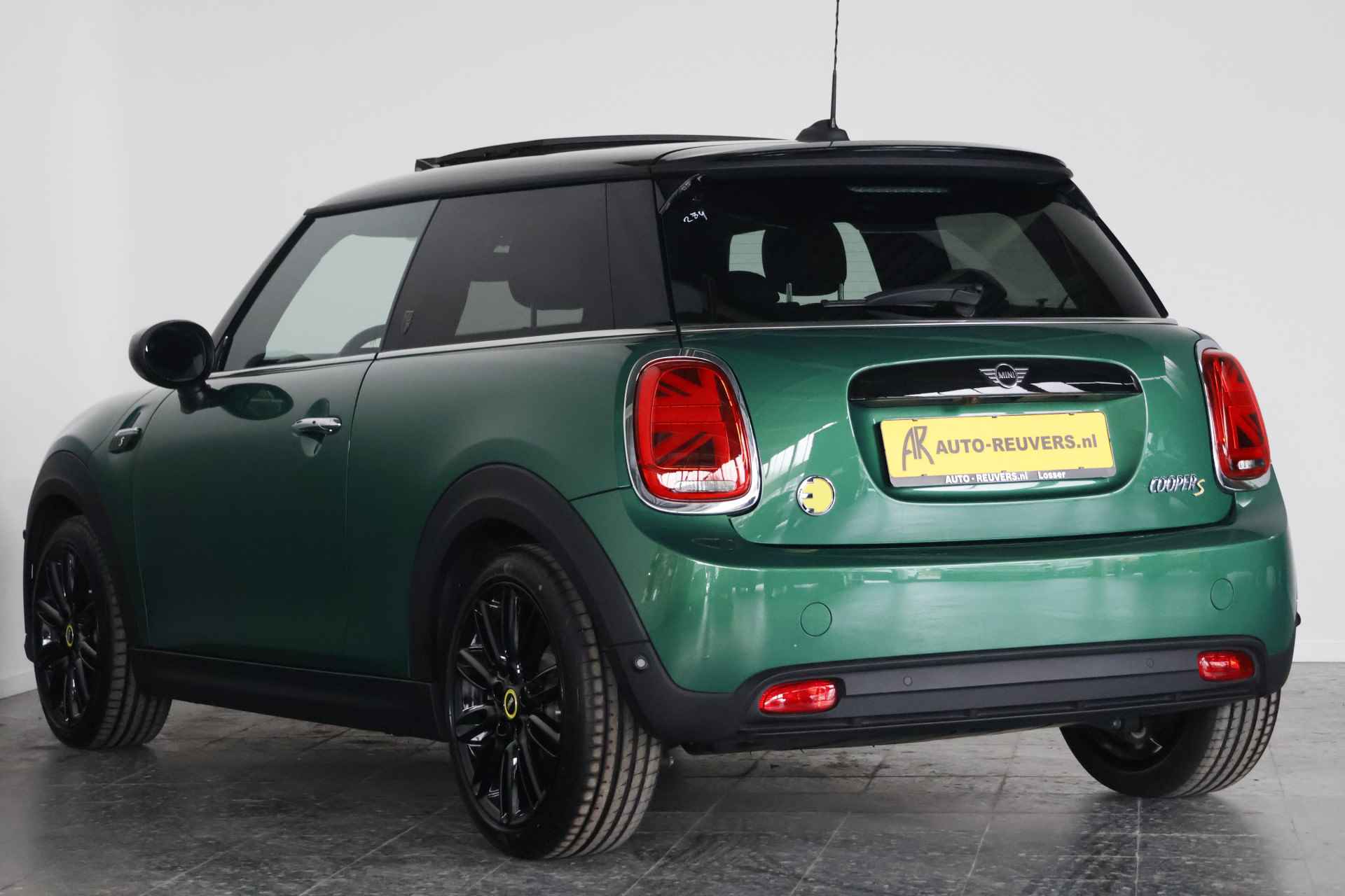 MINI Cooper Electric MINI Yours 33 kWh / Opendak / Leder / HarmanKardon / HUD / CarPlay - 6/29