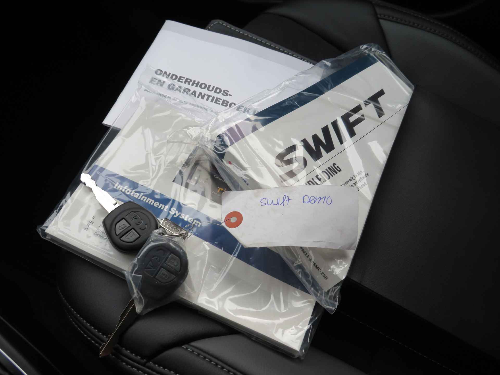 Suzuki Swift 1.2 Select Smart Hybrid, Alcantara bekleding! 6 Jaar GARANTIE , Dakspoiler en Stootlijsten - 25/37