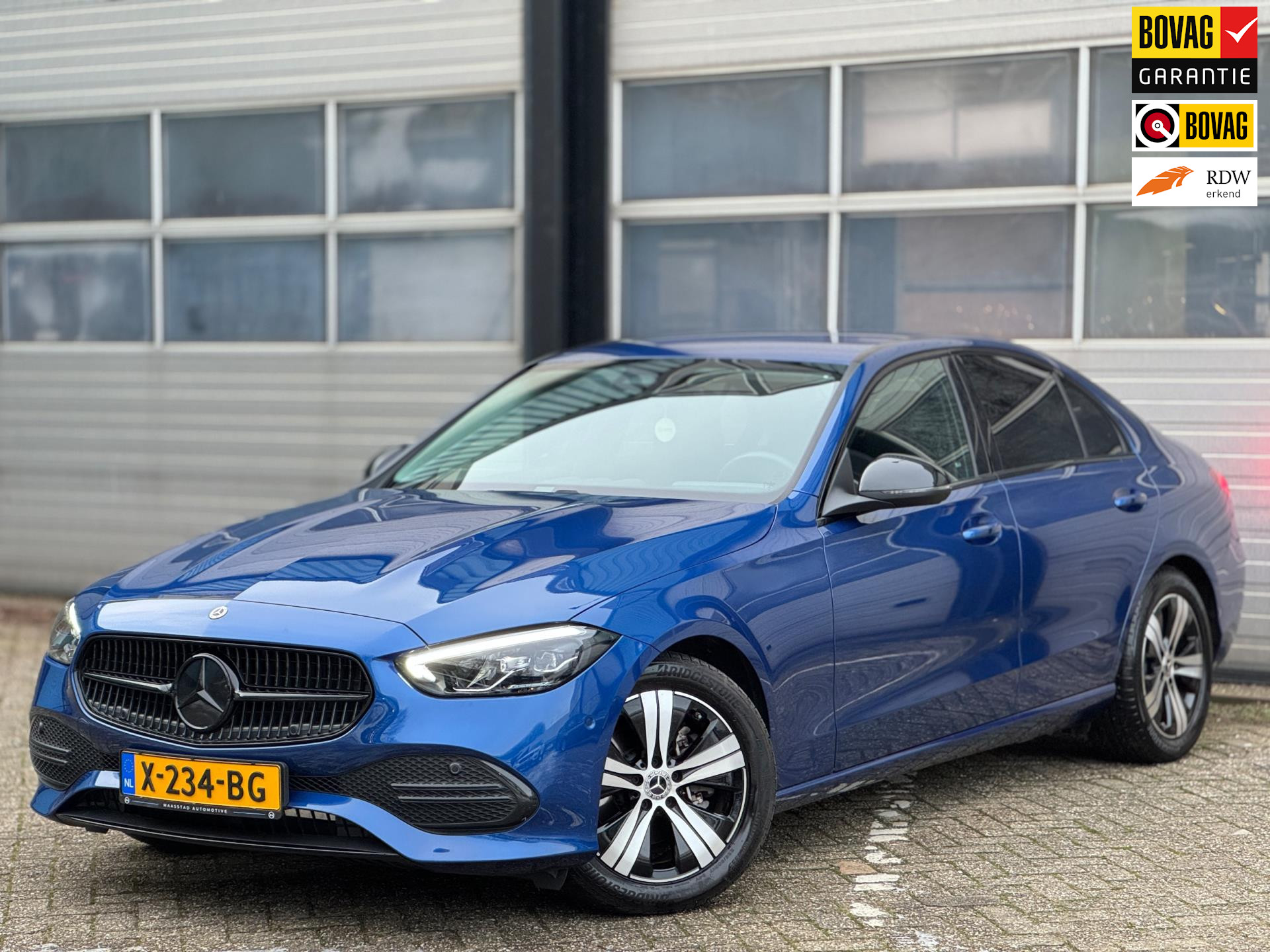 Mercedes-Benz C-klasse AUT|Burmester|Sfeerlicht|Night pakket|Lane assist|Cruise|Apple CarPlay|LED|Nieuwstaat bij viaBOVAG.nl