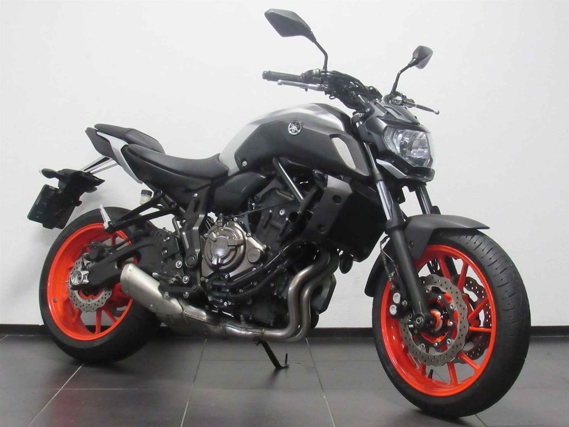 Yamaha MT-07 ABS - 2/7