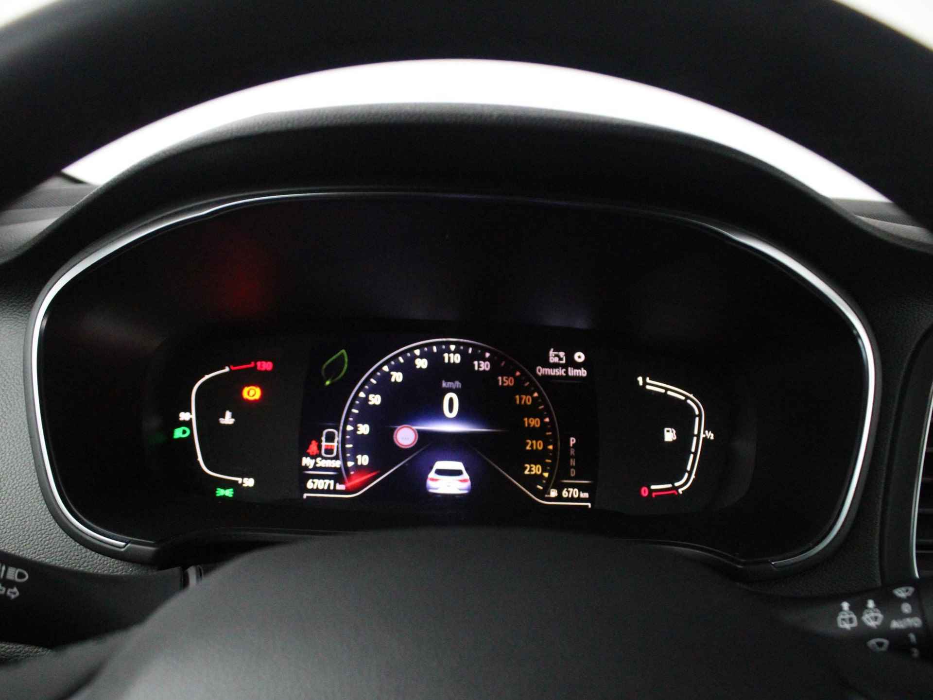 Renault Mégane 1.3 TCe 140 EDC Intens , NL-Auto, Navigatie, Parkeersensoren, LED, Cruise, Climate Control, Cruise Control, Lichtmetaal, Apple Carplay & Android Auto - 5/37