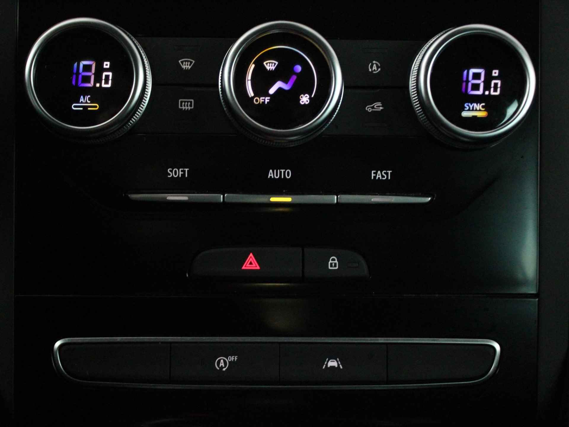 Renault Mégane 1.3 TCe 140 EDC Intens , NL-Auto, Navigatie, Parkeersensoren, LED, Cruise, Climate Control, Cruise Control, Lichtmetaal, Apple Carplay & Android Auto - 16/37