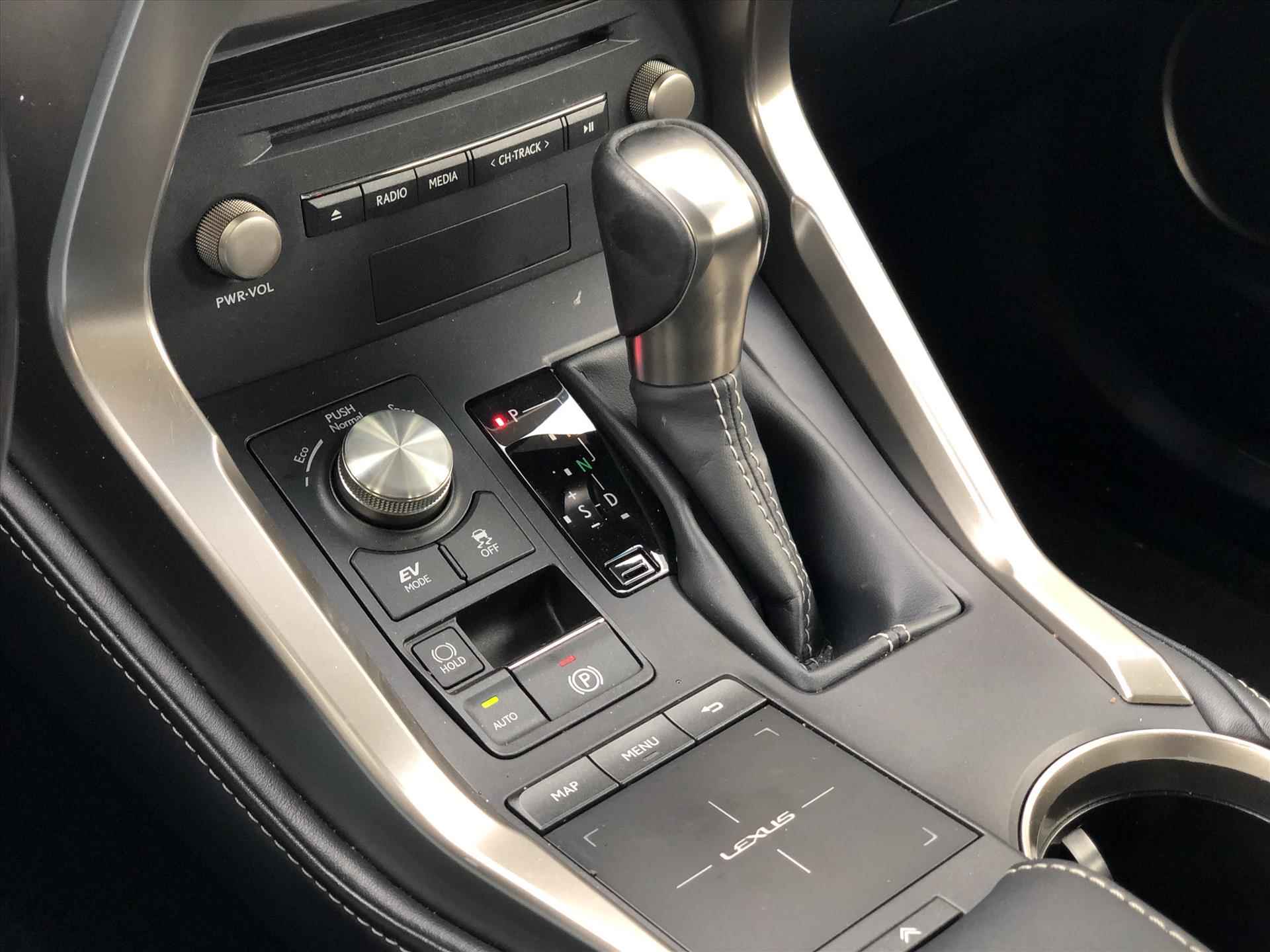 Lexus Nx 300h AWD Sport Edition | Trekhaak, Eerste eigenaar, Leer, Stoelverwarming, Parkeersensoren, 18 inch, Navi, CarPlay - 27/36