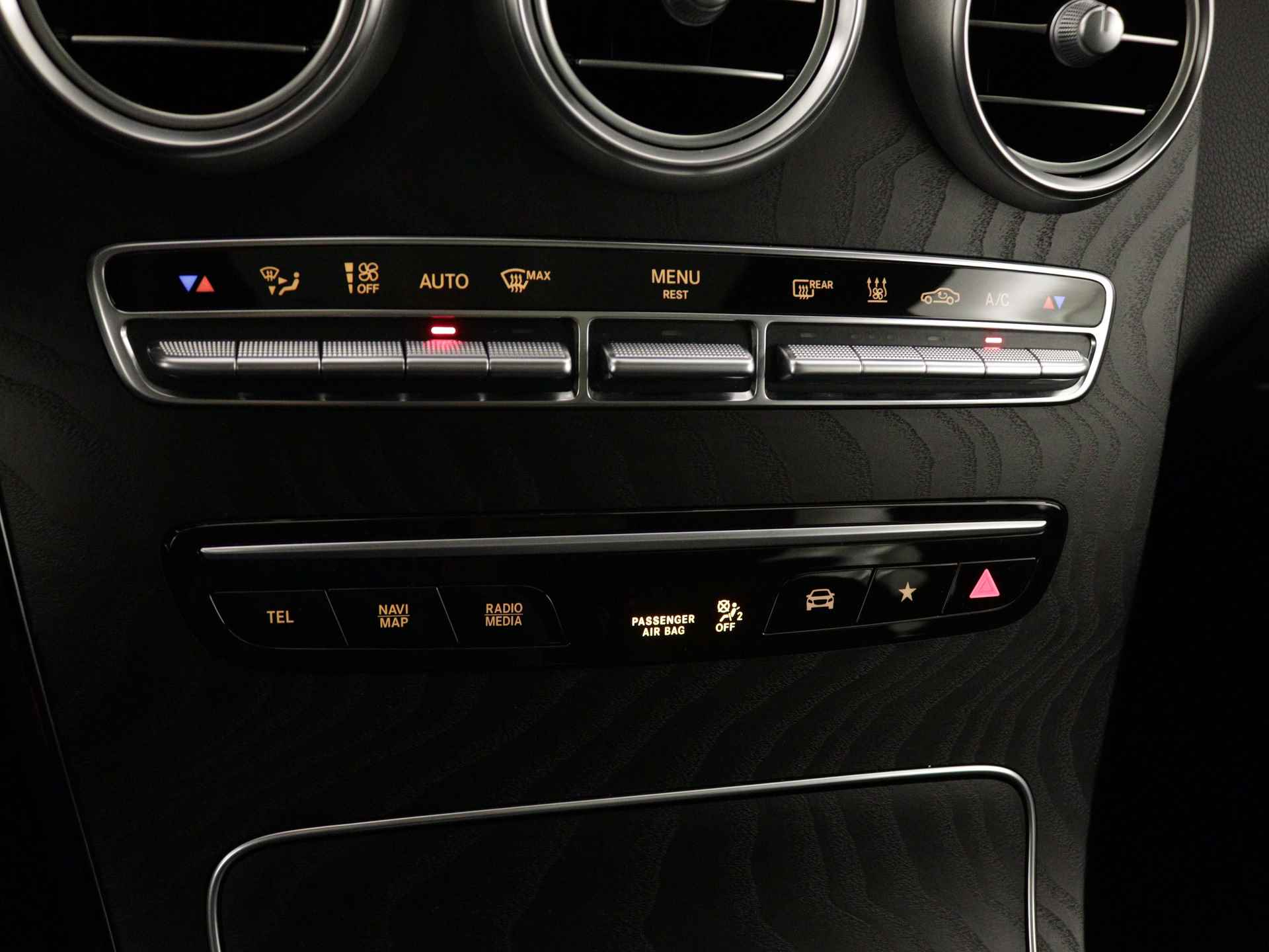 Mercedes-Benz GLC 300 e 4M AMG Plug-In Hybride | Panorama Schuif-Kanteldak | Trekhaak | AMG styling | Digitaal Dashboard | Inclusief 24 maanden Mercedes-Benz Certified garantie voor Europa. - 12/47