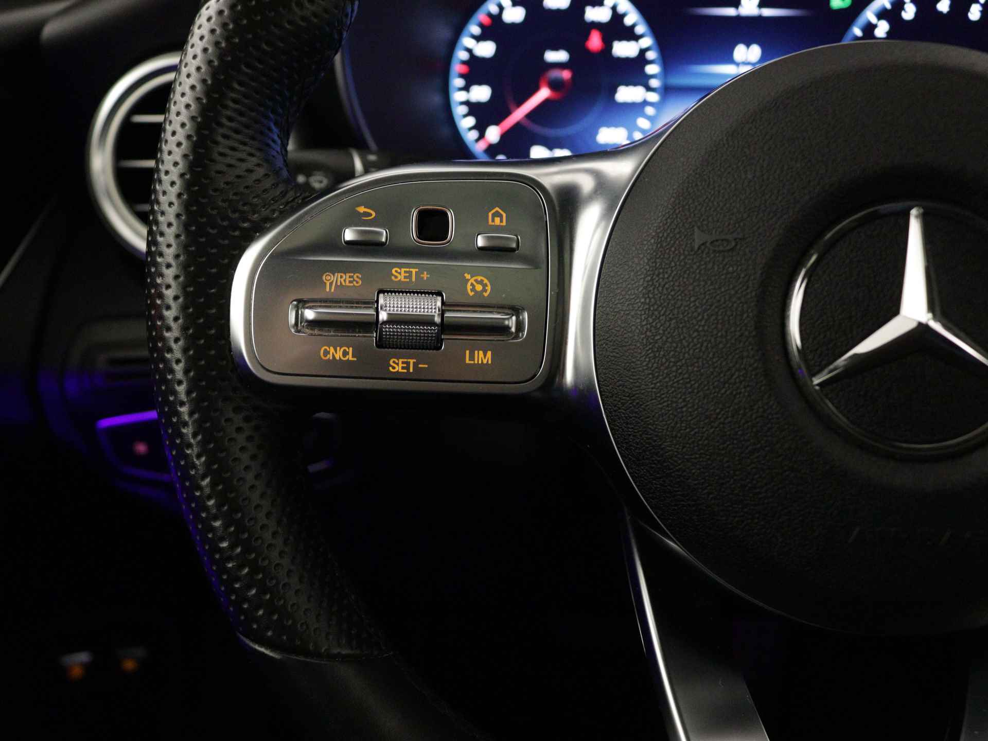 Mercedes-Benz GLC 300 e 4M AMG Plug-In Hybride | Panorama Schuif-Kanteldak | Trekhaak | AMG styling | Digitaal Dashboard | Inclusief 24 maanden Mercedes-Benz Certified garantie voor Europa. - 23/47