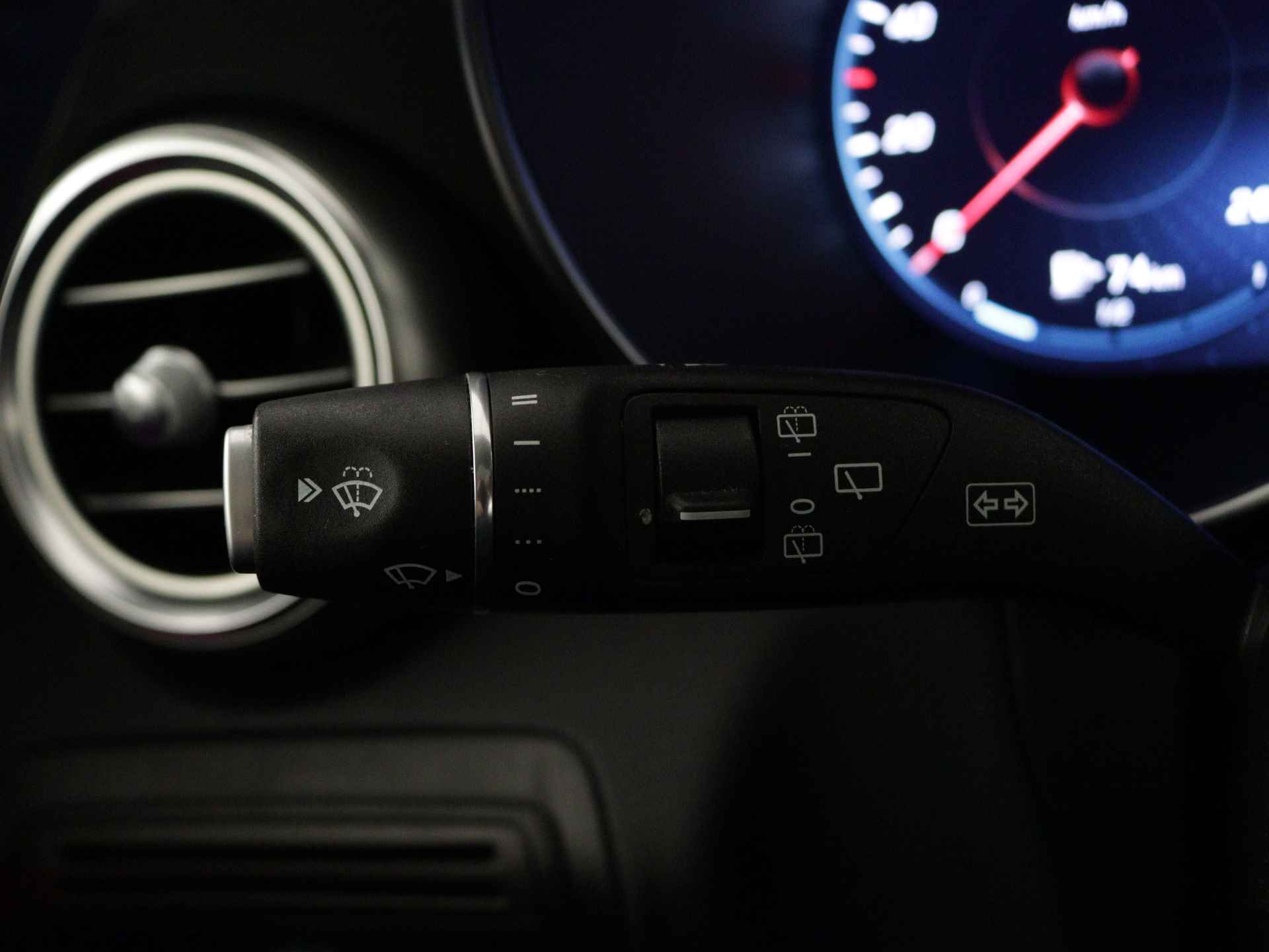 Mercedes-Benz GLC 300 e 4M AMG Plug-In Hybride | Panorama Schuif-Kanteldak | Trekhaak | AMG styling | Digitaal Dashboard | Inclusief 24 maanden Mercedes-Benz Certified garantie voor Europa. - 25/47
