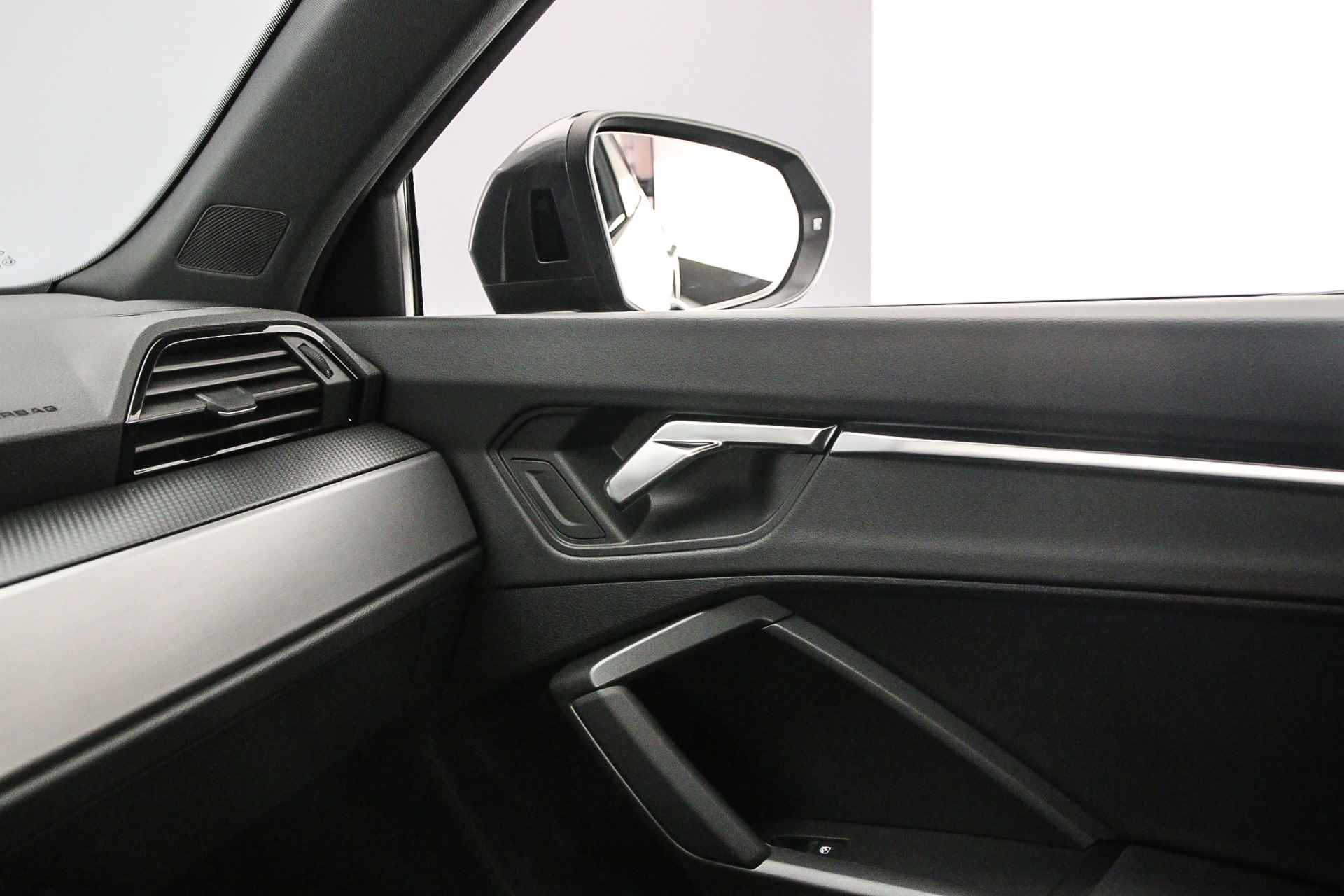 Audi Q3 Sportback S Edition 45 TFSI 245pk | Panodak | Adapt. Cruise | 20 inch | Audi Sound | Achteruitrijcamera | Dodehoek | Grootlichtassist | S-Line | - 40/56