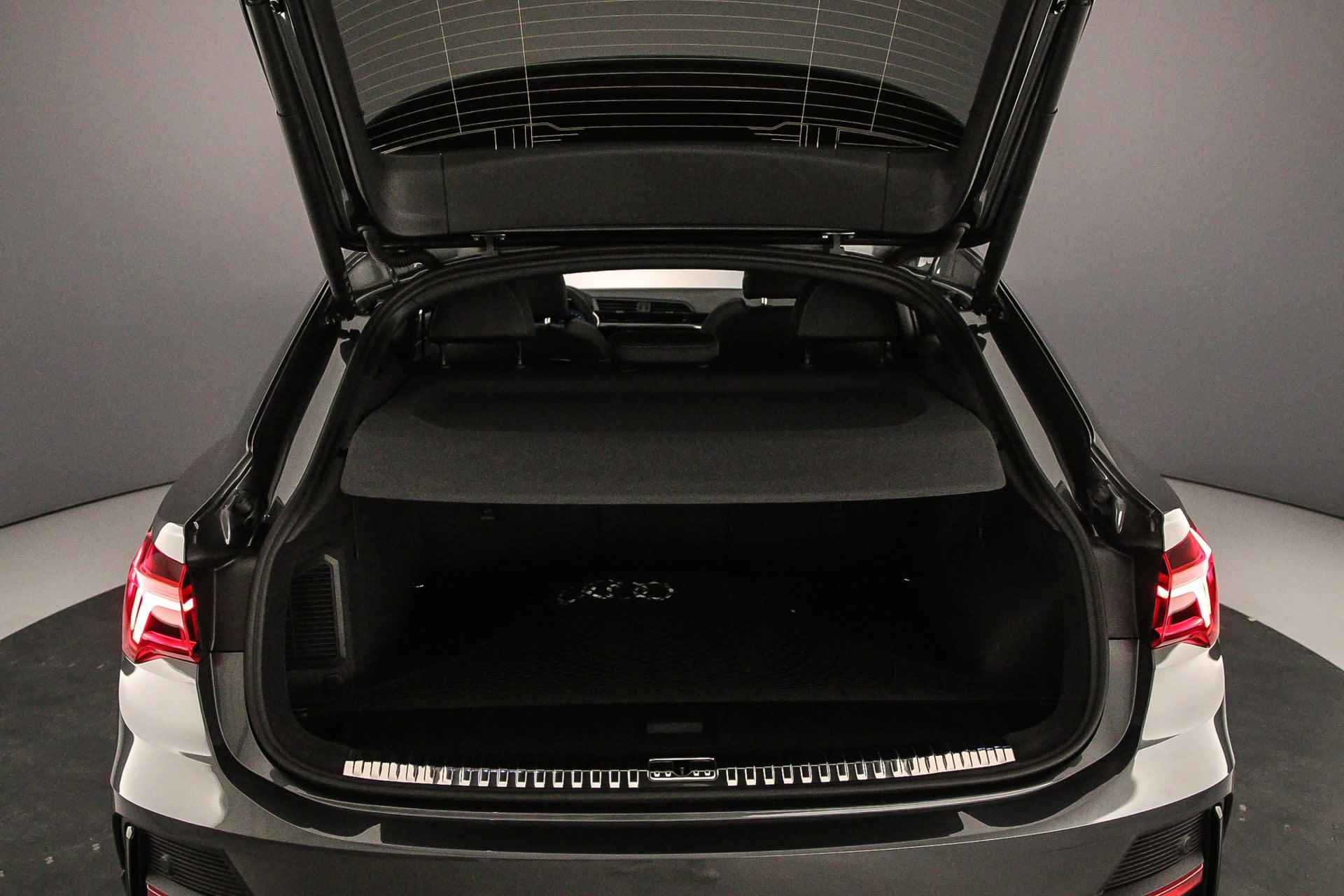 Audi Q3 Sportback S Edition 45 TFSI 245pk | Panodak | Adapt. Cruise | 20 inch | Audi Sound | Achteruitrijcamera | Dodehoek | Grootlichtassist | S-Line | - 48/56