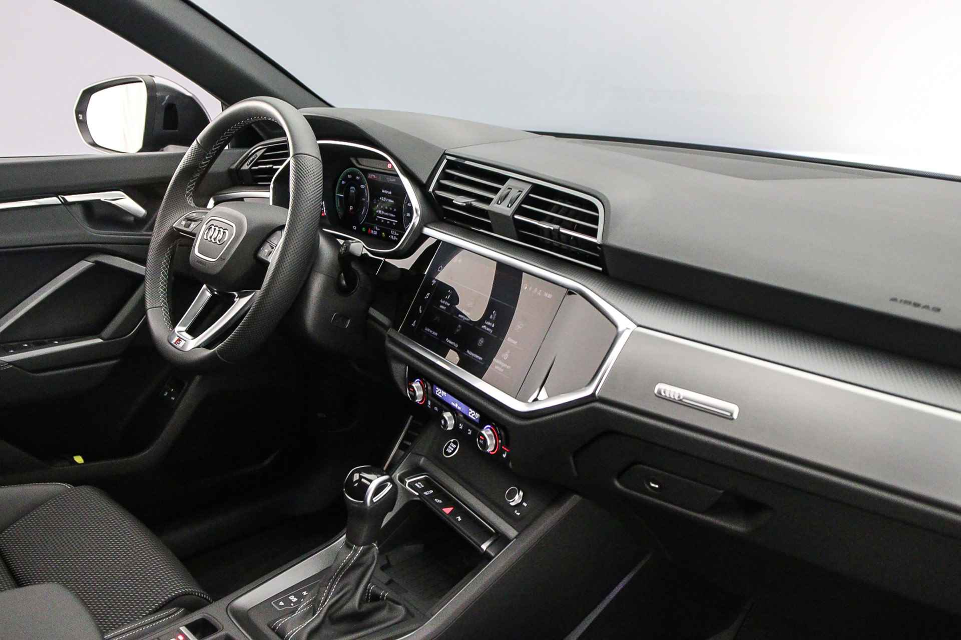 Audi Q3 Sportback S Edition 45 TFSI 245pk | Panodak | Adapt. Cruise | 20 inch | Audi Sound | Achteruitrijcamera | Dodehoek | Grootlichtassist | S-Line | - 52/56