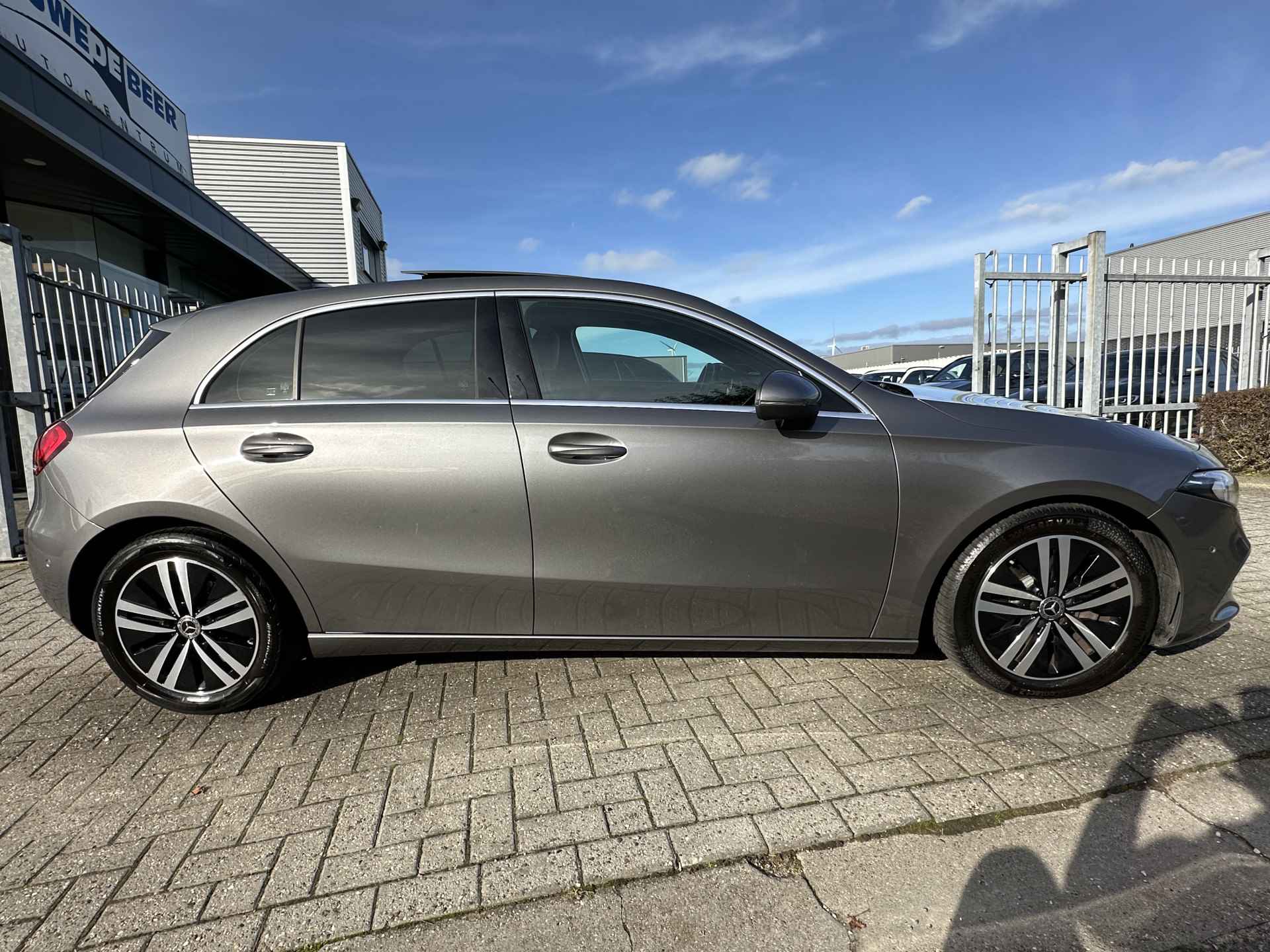 Mercedes-Benz A-Klasse 200 Pano-Dak | Trekhaak | Burmester | LED | DAB | Sfeerverlichting | Spiegel pakket | - 5/30