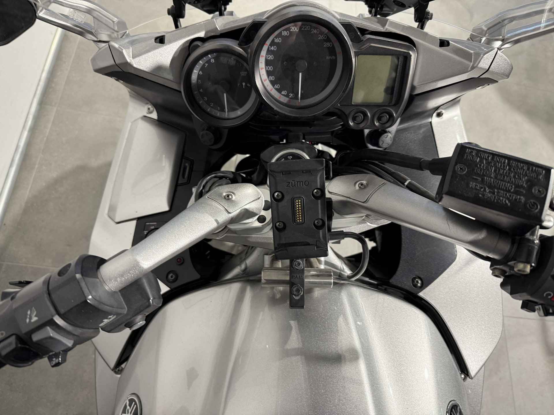 Yamaha FJR 1300 AS - 8/9