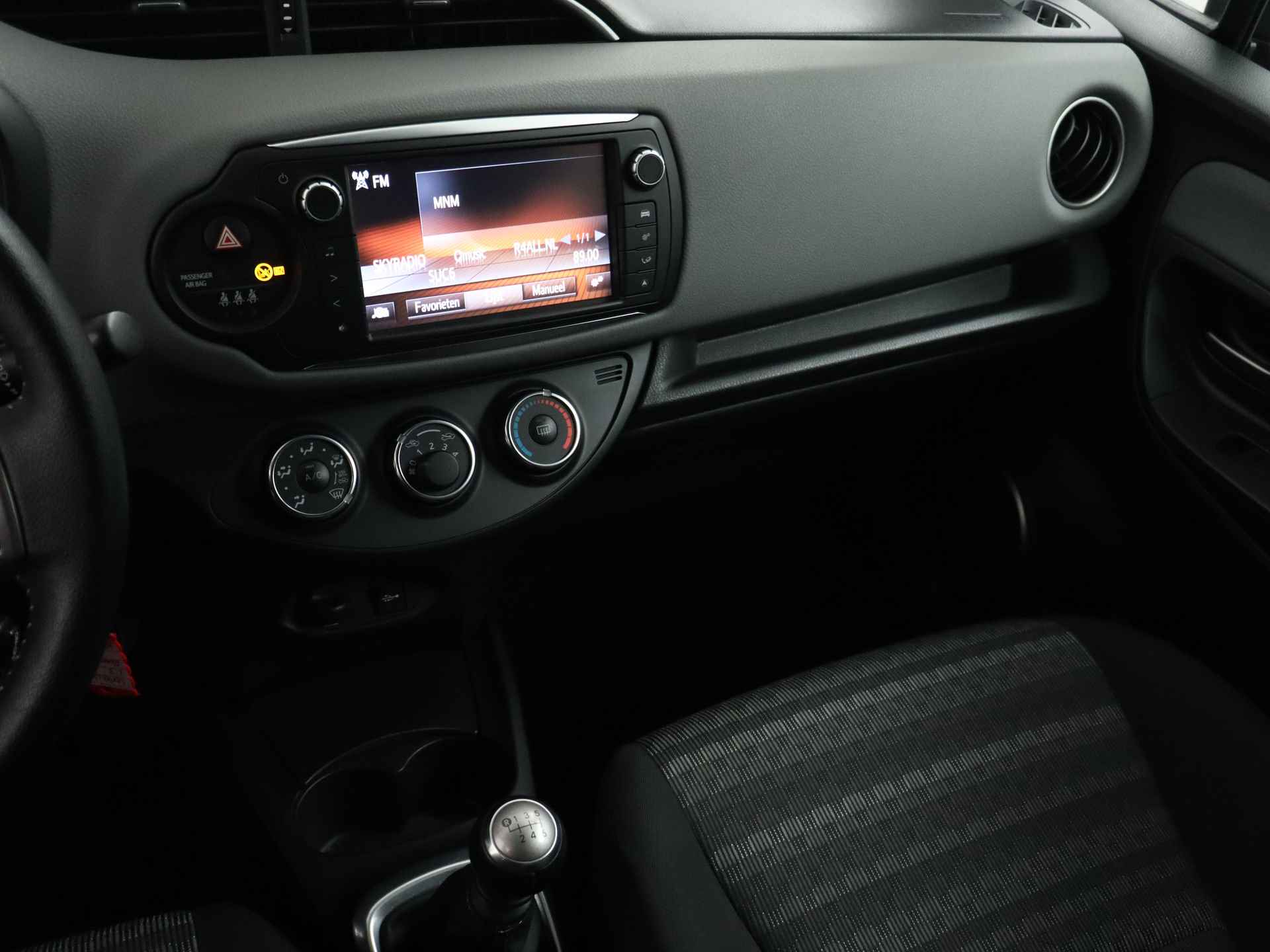 Toyota Yaris 1.3 VVT-i Aspiration | Airco | Bi-Tone | Camera | - 8/42