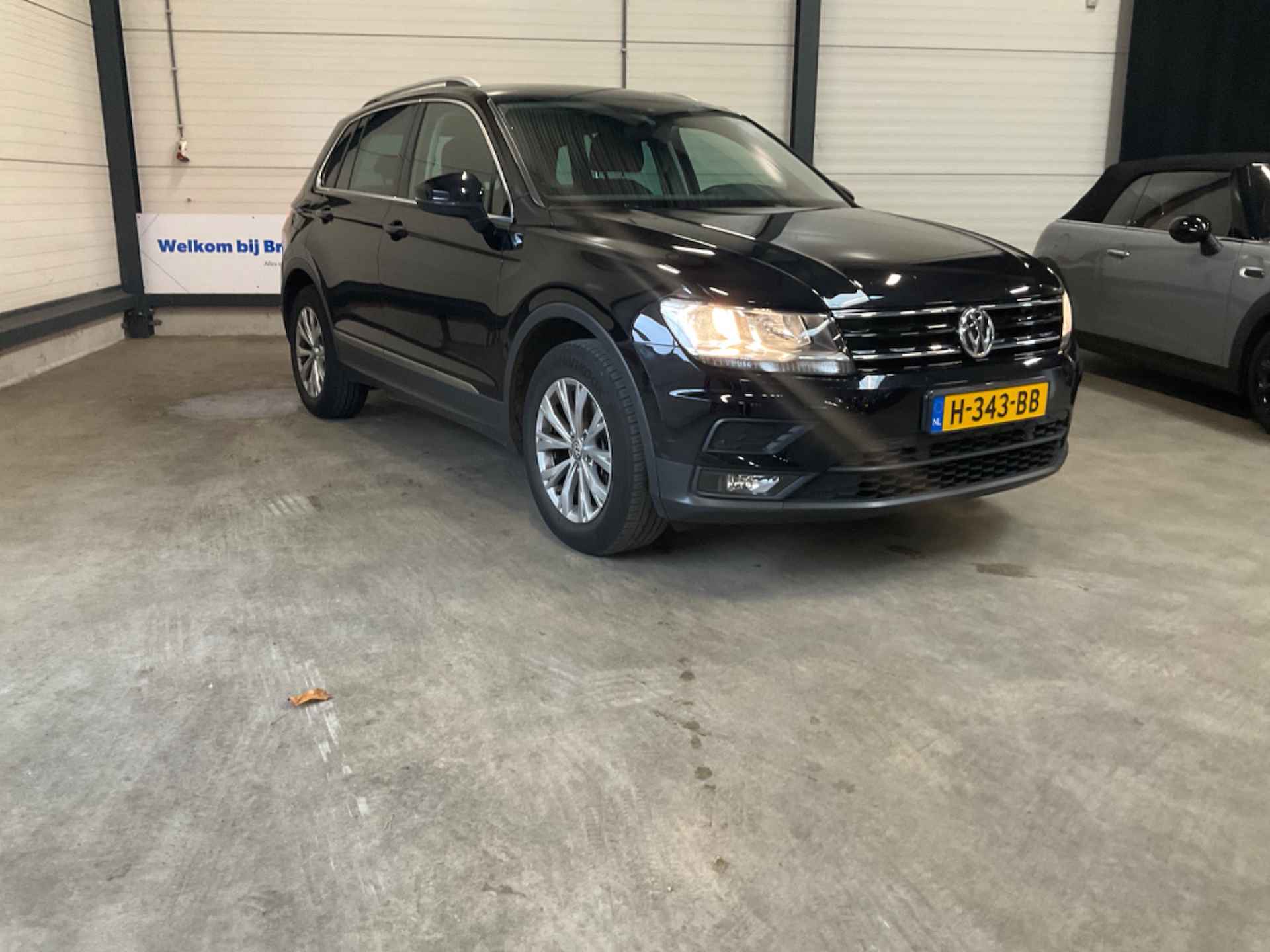 Volkswagen Tiguan 1.5 TSI 150 pk Comfortline Business | Trekhaak elektrisch uitklapbaar | Navigatie | Cruise control adaptief | - 2/6