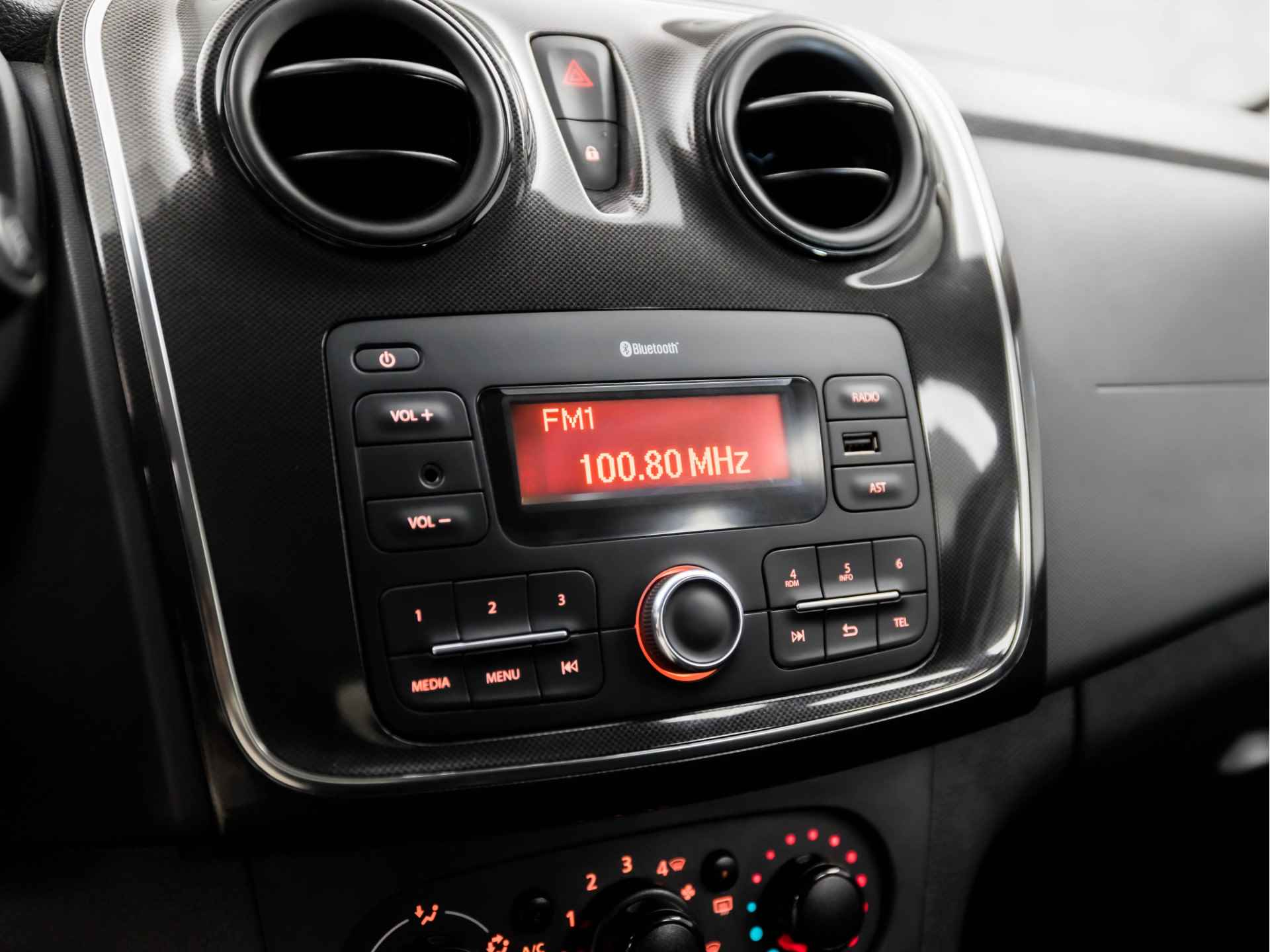 Dacia Logan MCV 0.9 TCe Ambiance (AIRCO, START/STOP, BLUETOOTH, SPORTSTOELEN, ELEK RAMEN, NIEUWE APK, NIEUWSTAAT) - 8/26