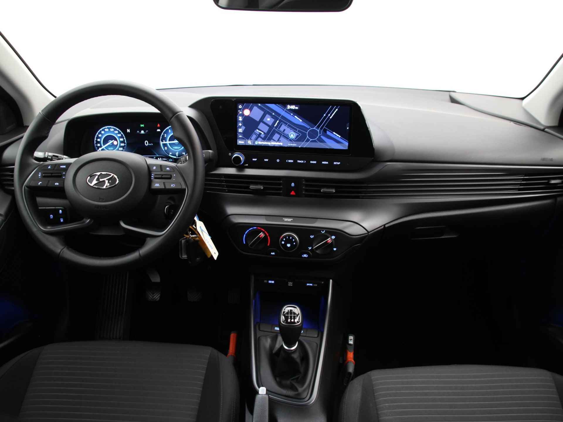 Hyundai i20 1.0 T-GDI Comfort Smart | Navigatie | Camera | Apple Carplay/Android Auto | Cruise Control | Digitaal Instrumentenpaneel | DAB | Park. Sensor | Airco | Rijklaarprijs! - 12/26