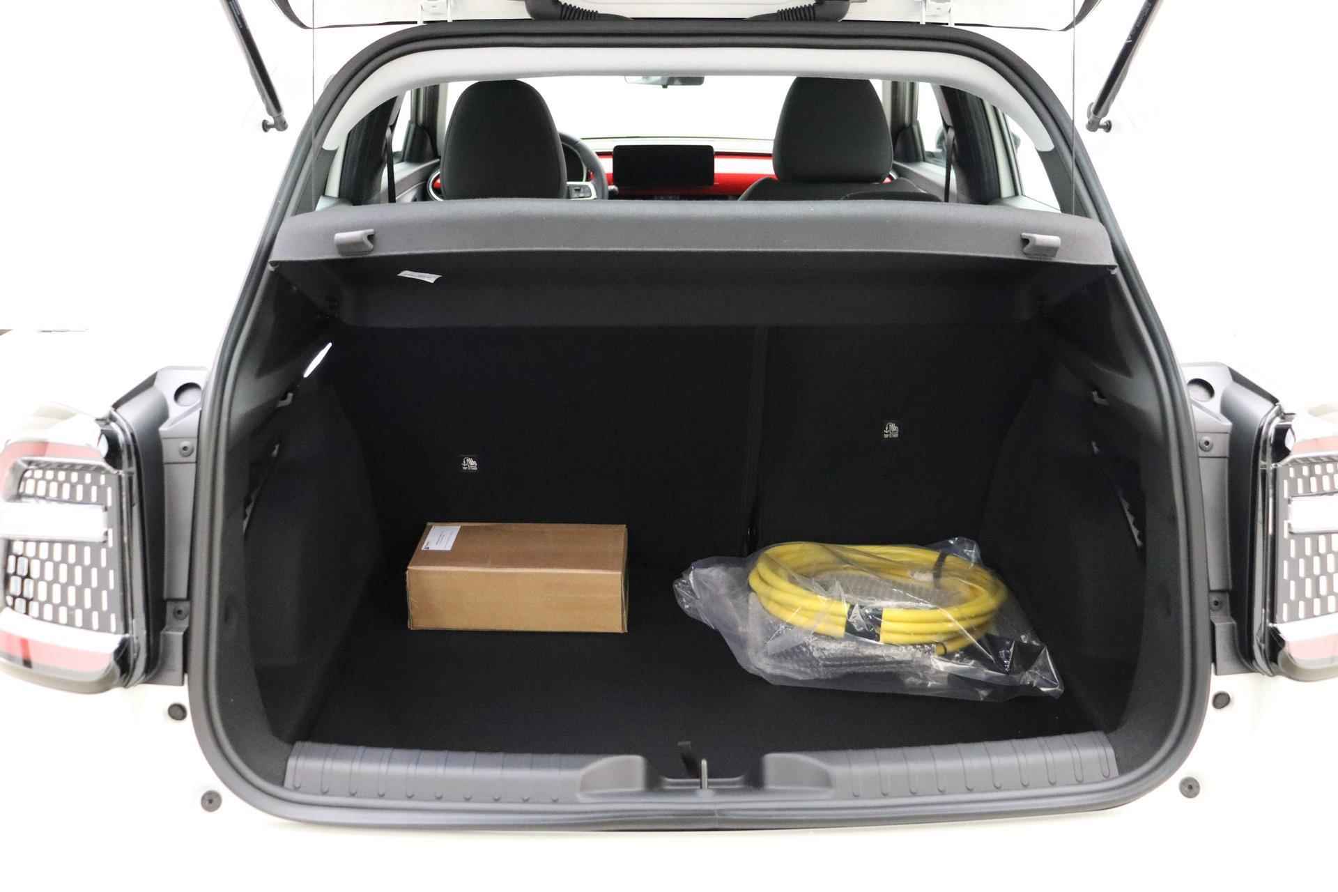 Fiat 600e RED 54 kWh | Apple Carplay/Android auto | LED koplampen | Keyless start | Parkeersensoren achter | Informeer naar beschikbaarheid - 4/39