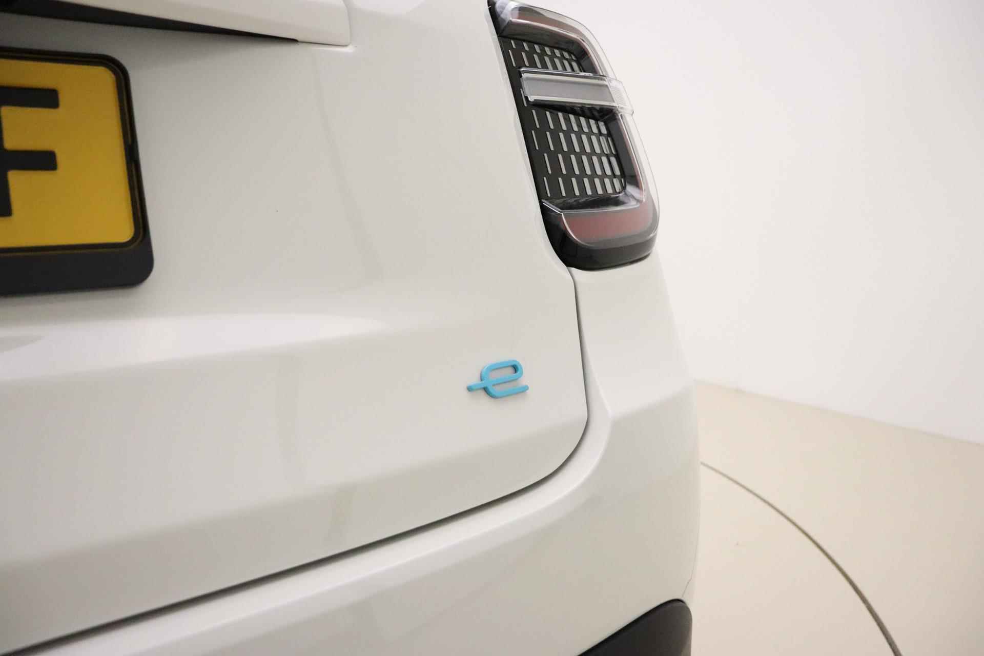 Fiat 600e RED 54 kWh | Apple Carplay/Android auto | LED koplampen | Keyless start | Parkeersensoren achter | Informeer naar beschikbaarheid - 11/39