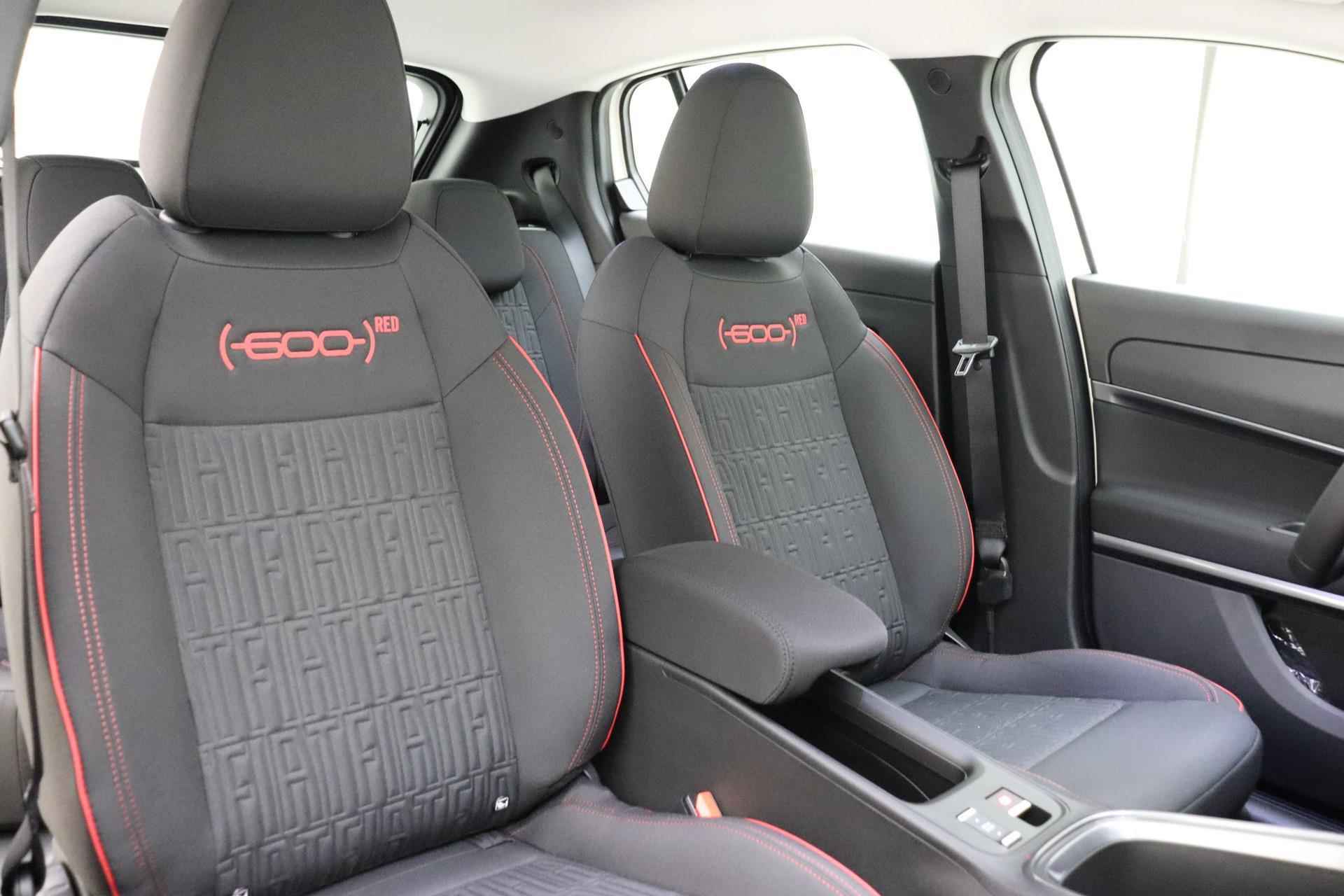 Fiat 600e RED 54 kWh | Apple Carplay/Android auto | LED koplampen | Keyless start | Parkeersensoren achter | Informeer naar beschikbaarheid - 15/39