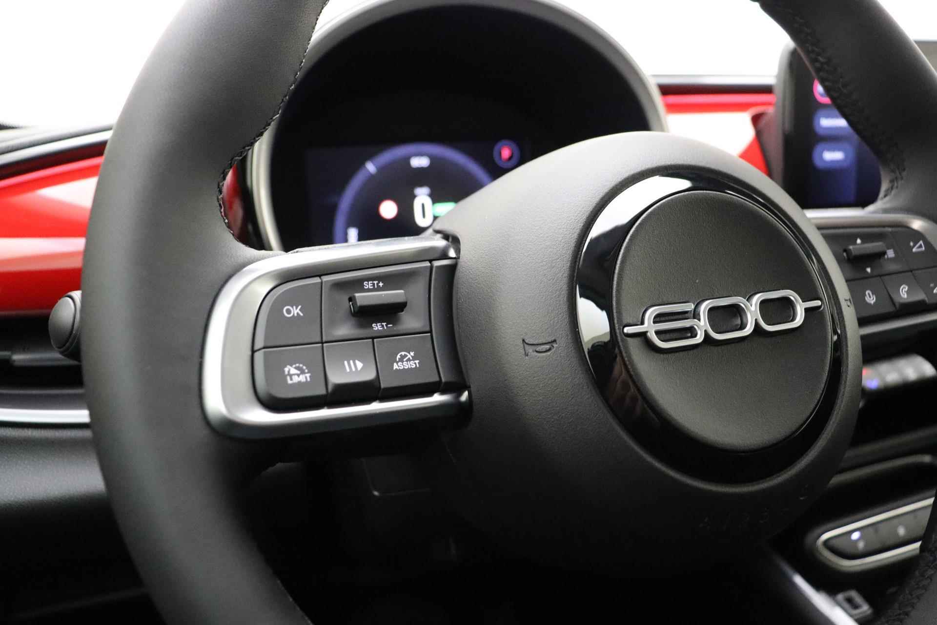 Fiat 600e RED 54 kWh | Apple Carplay/Android auto | LED koplampen | Keyless start | Parkeersensoren achter | Informeer naar beschikbaarheid - 32/39