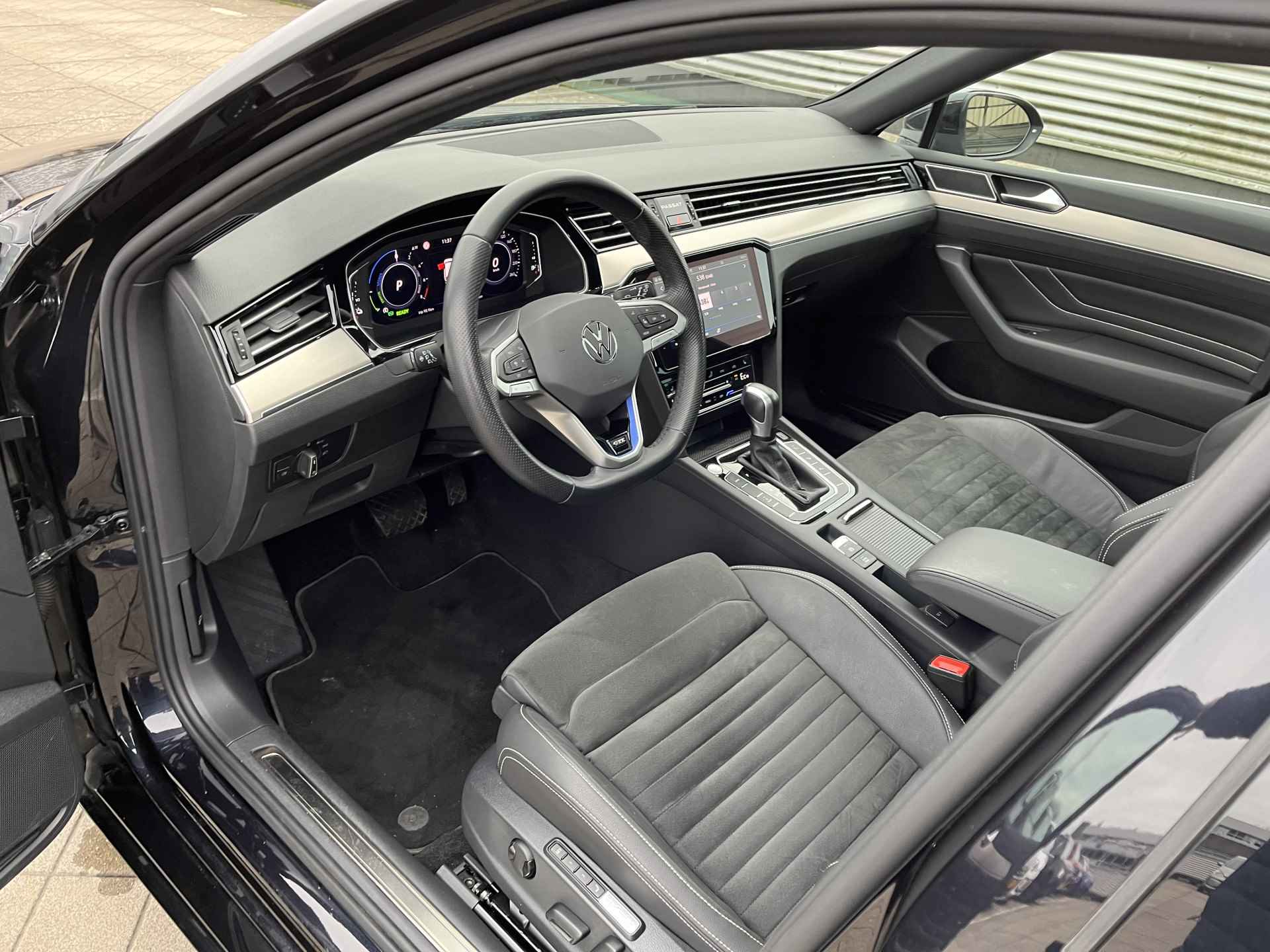 Volkswagen Passat Variant 1.4 TSI 218pk PHEV GTE Business / Panorama dak / LED Matrix / Trekhaak Elek. / 17" LMV / Leder-Alcantara / Virtual Cockpit / Camera / Stoelverwarming - 14/37